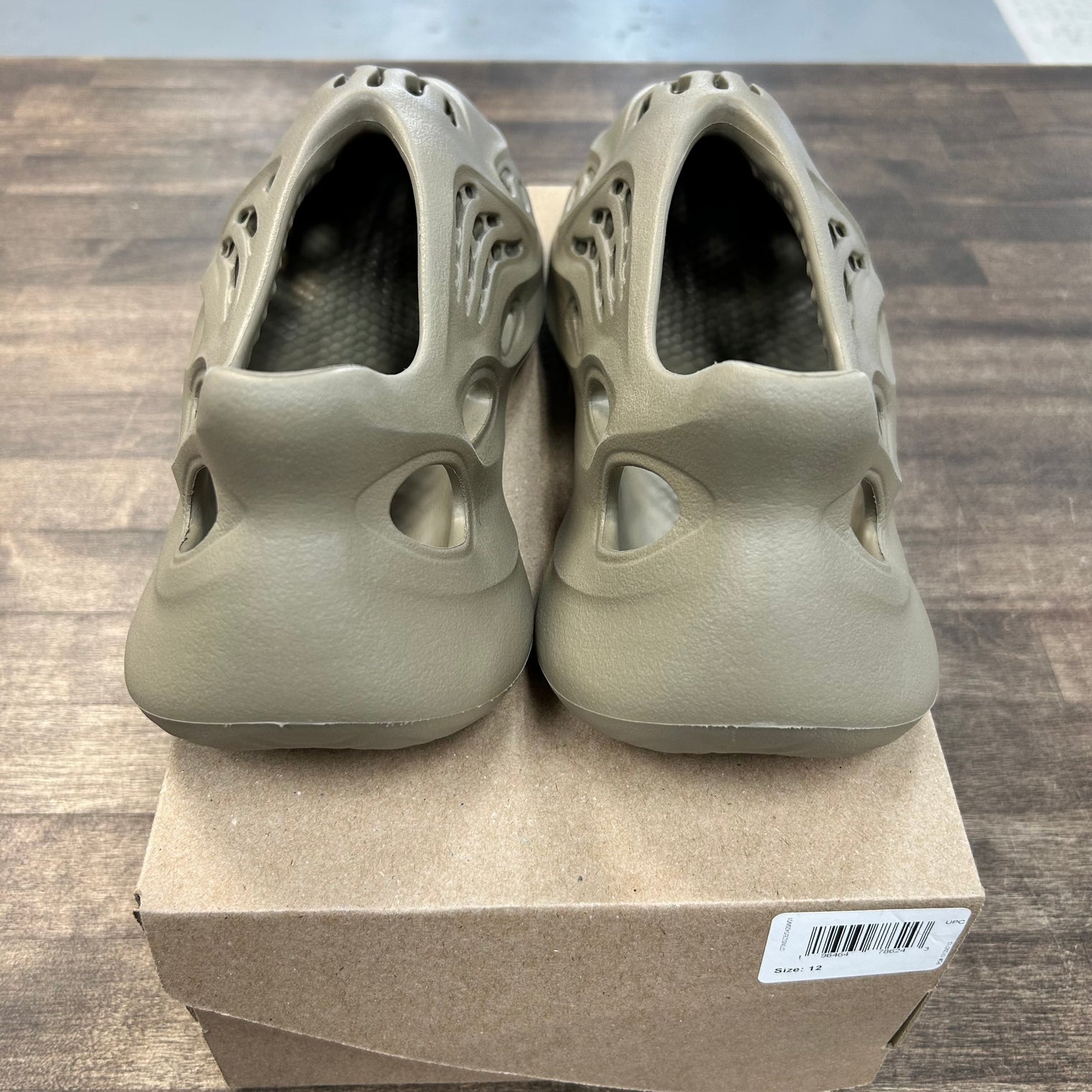 Stone Taupe Yeezy Foam RNNR (USED)