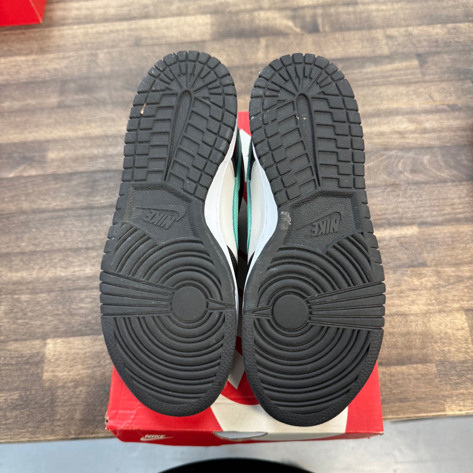 Nike Dunk Low Light Bone Tropical Twist (US 6Y) (USED, Strong Smoke Smell)