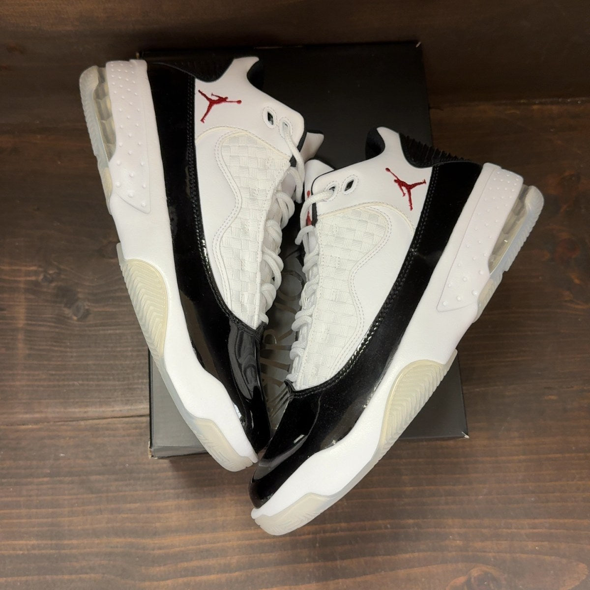 Jordan Max Aura 2 White Black Gym Red Size 9 (Pre-Owned) - Image 2
