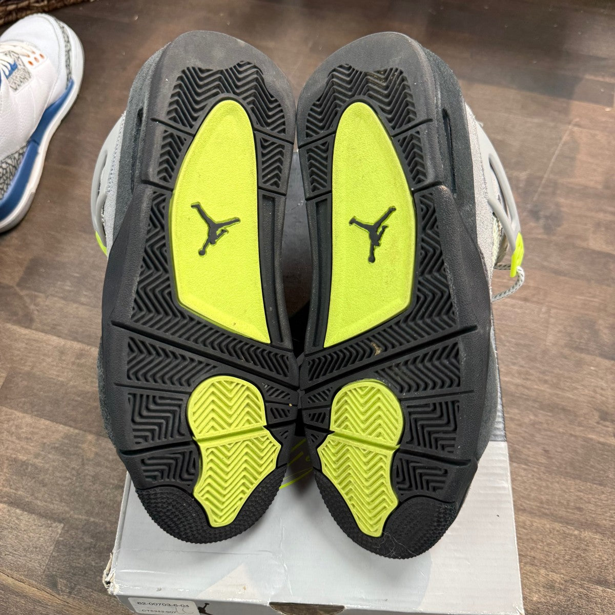 Jordan 4 Retro SE 95 Neon (GS) - Image 5