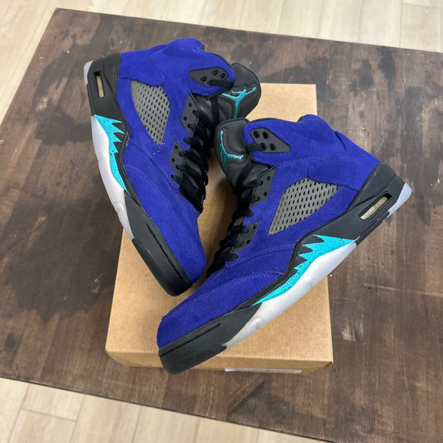 Jordan 5 Retro Alternate Grape Size 11 (Pre-Owned) - Image 1