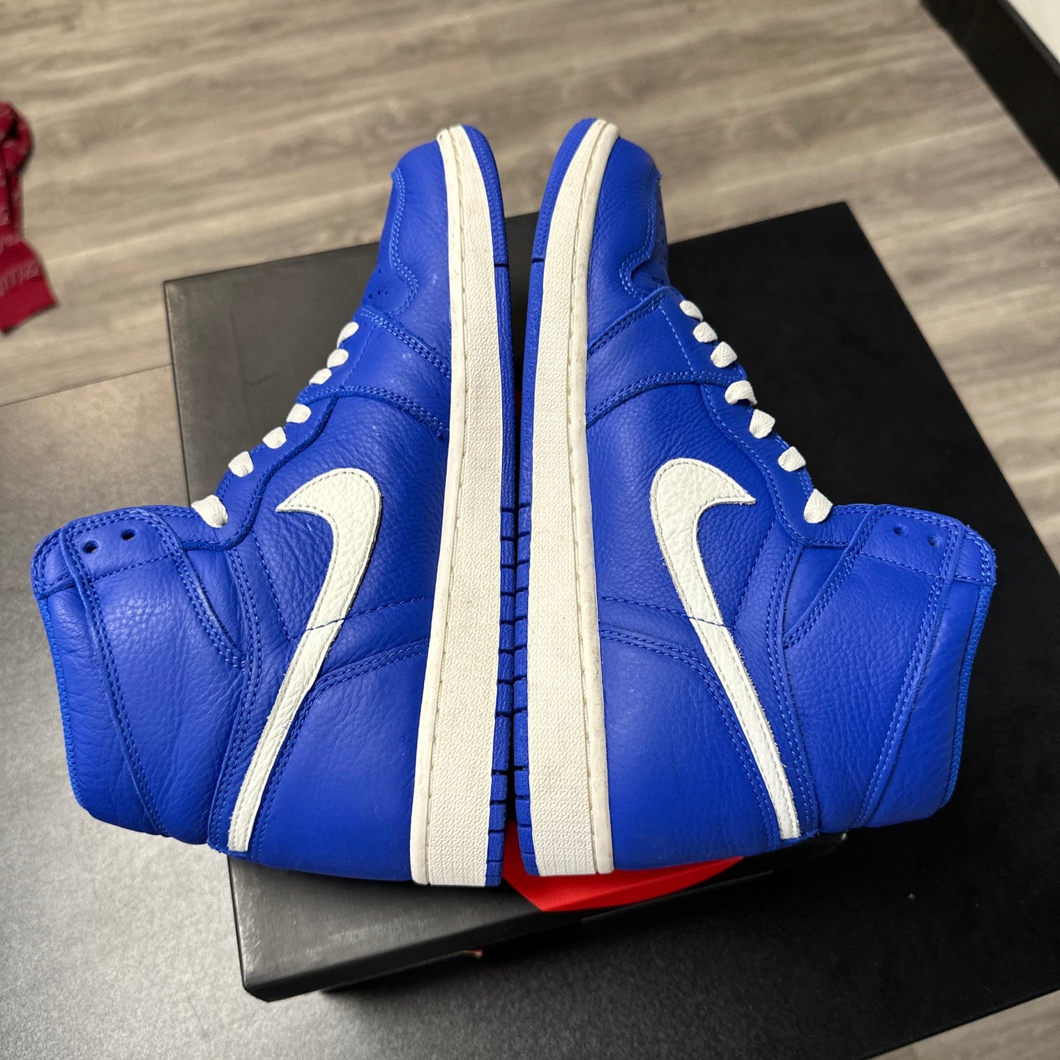 White Hyper Royal Jordan 1 High (USED)