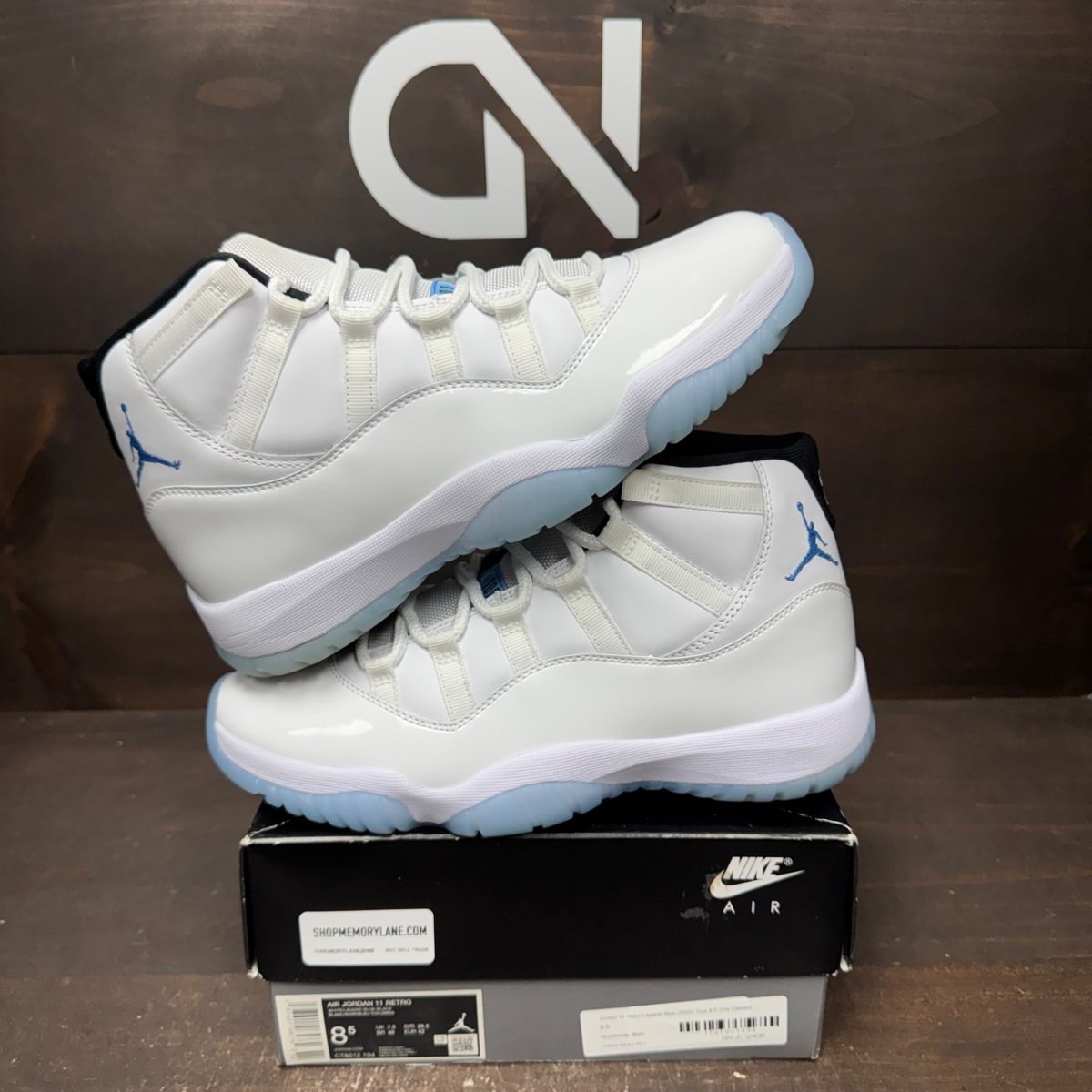 Jordan 11 Retro Legend Blue (2024) Size 8.5 (Pre-Owned) - front