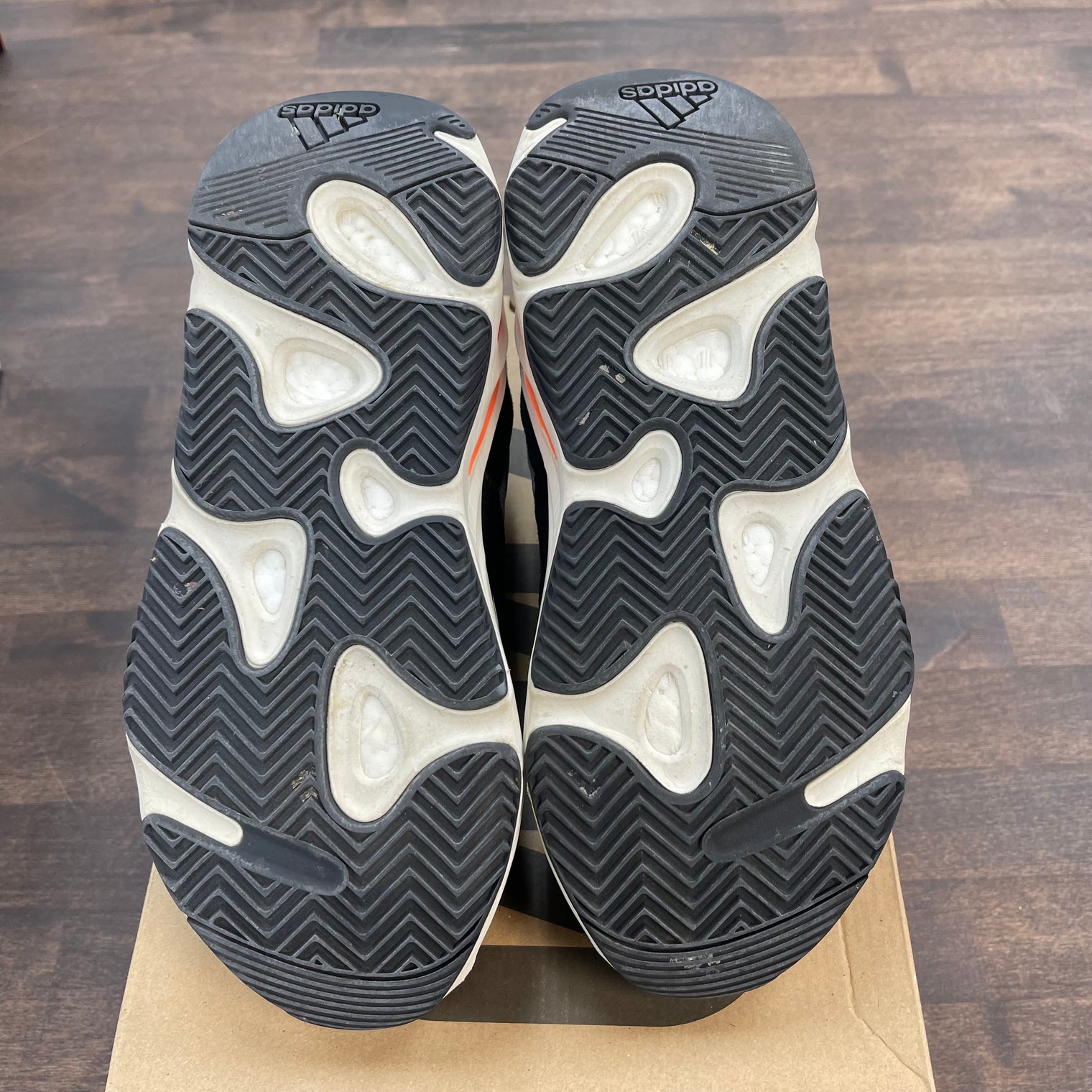 Waverunner Yeezy 700 (USED)