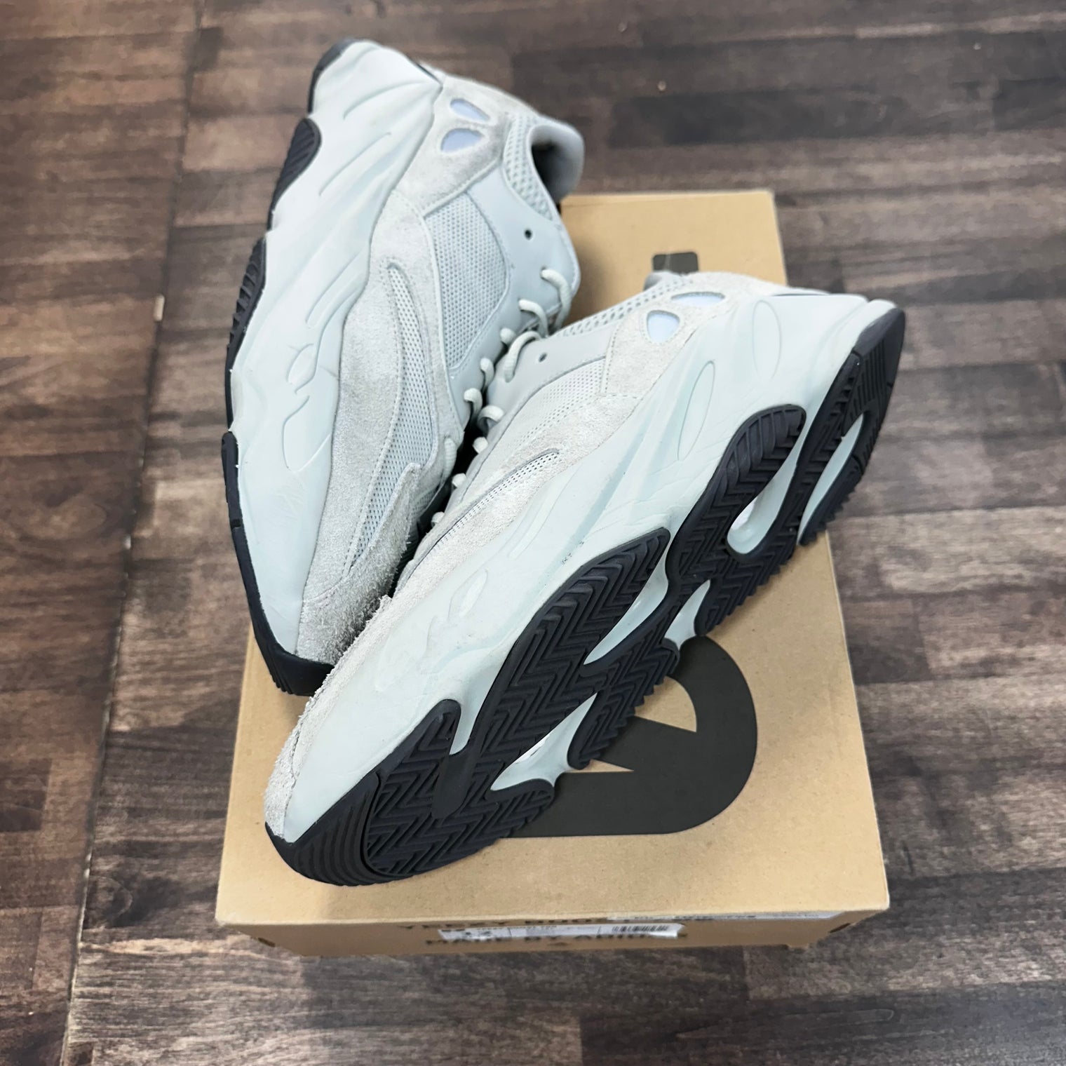 Salt Yeezy 700 (USED)