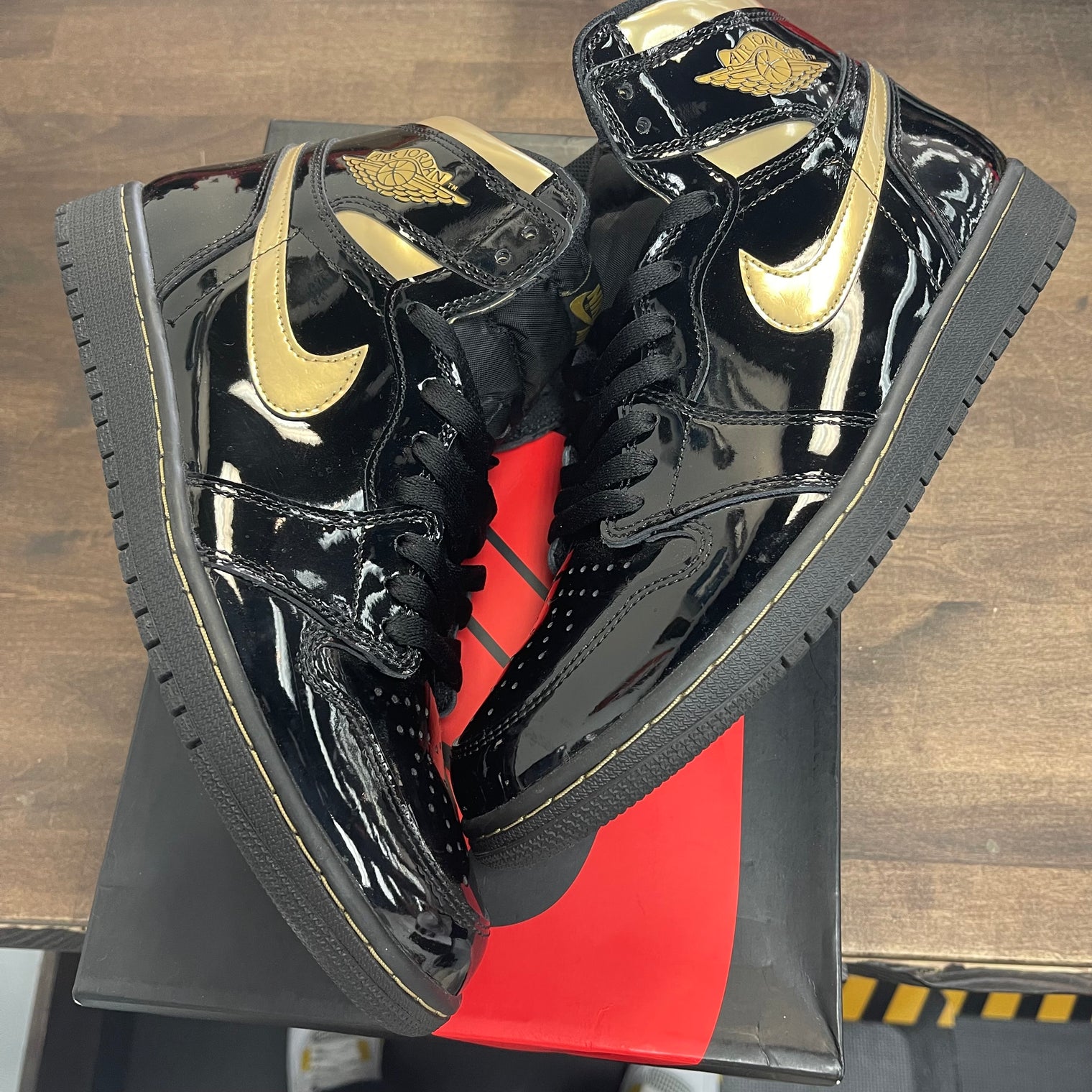 Black Metallic Jordan 1 High (USED)