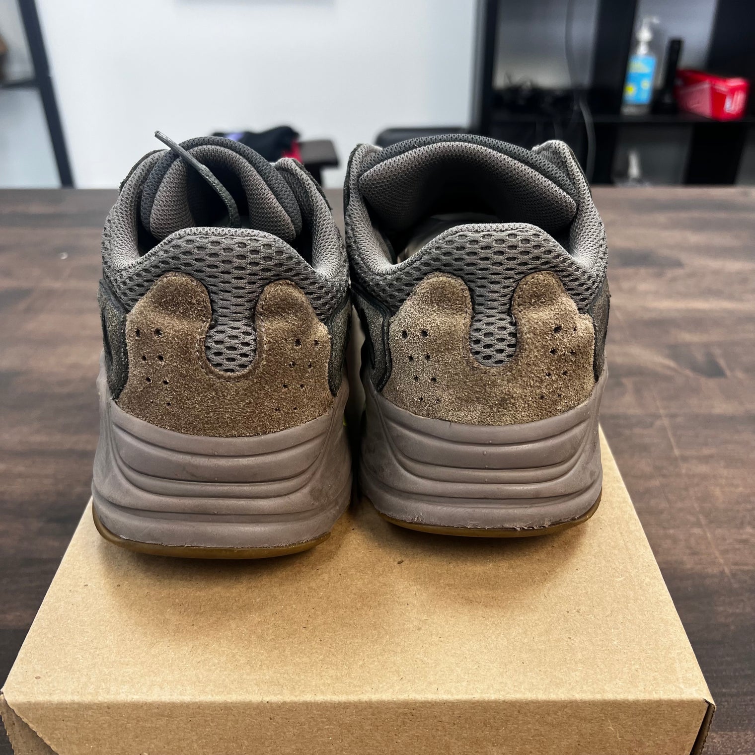 Mauve Yeezy 700 (USED, no box)