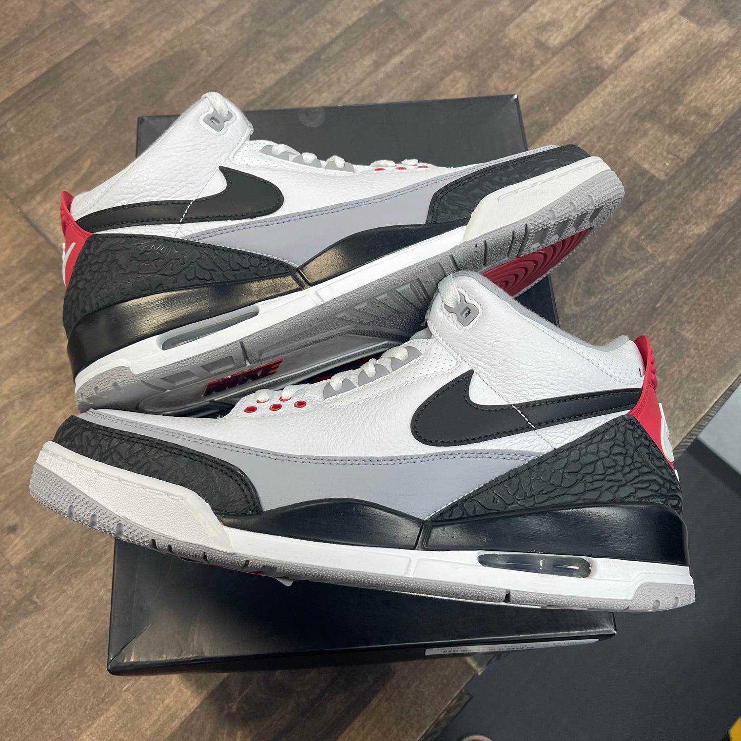 Tinker Hatfield Jordan 3 (USED)