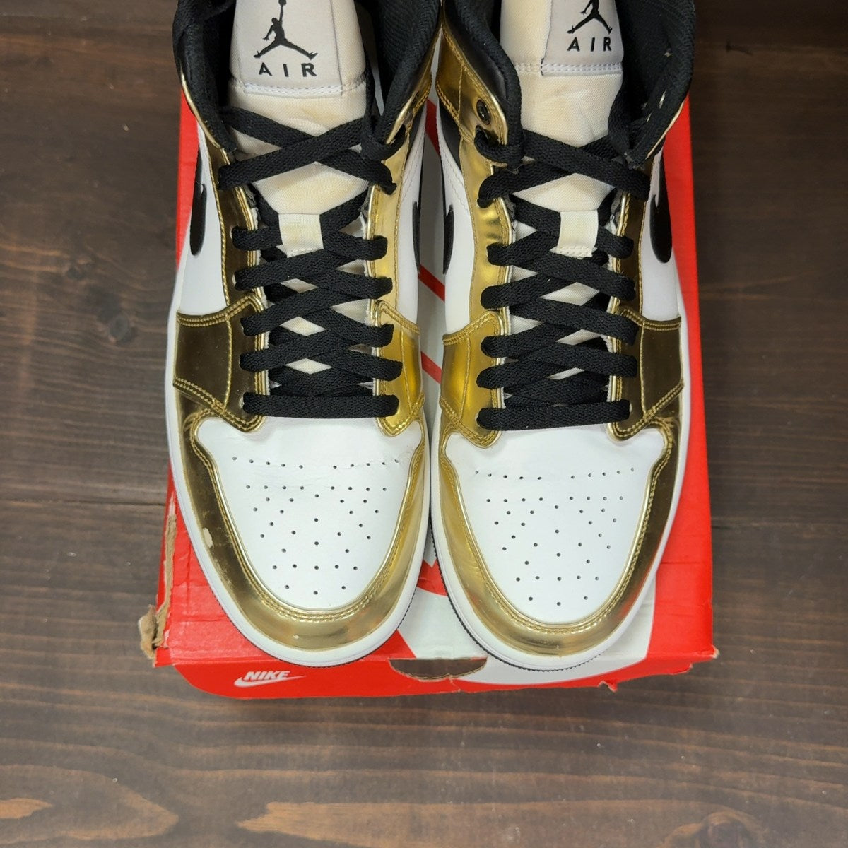 Jordan 1 Mid Metallic Gold Black White Size 10.5 (Pre-Owned) - Image 3