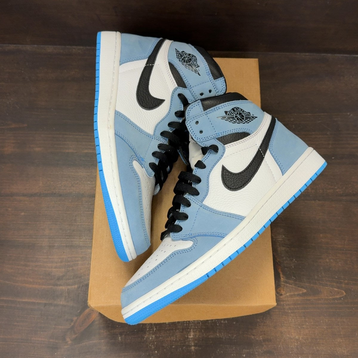 Jordan 1 Retro High OG University Blue Size 11 (Pre-Owned) - Image 2