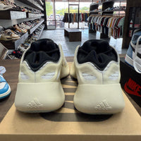 Azael Yeezy 700 V3 (USED)