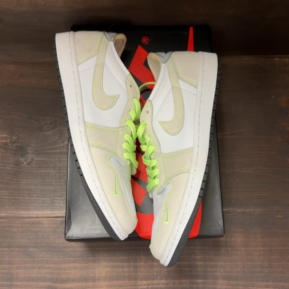 Jordan 1 Retro Low White Ghost Green Black Size 8 (Pre-Owned) - back