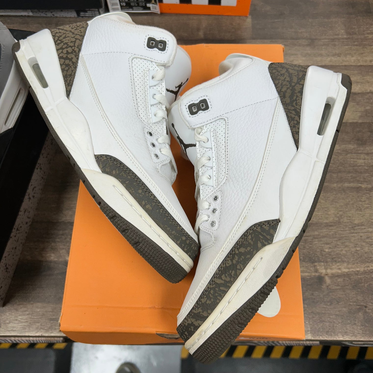 Mocha Jordan 3 Retro (2018) (USED, Replacement Box)