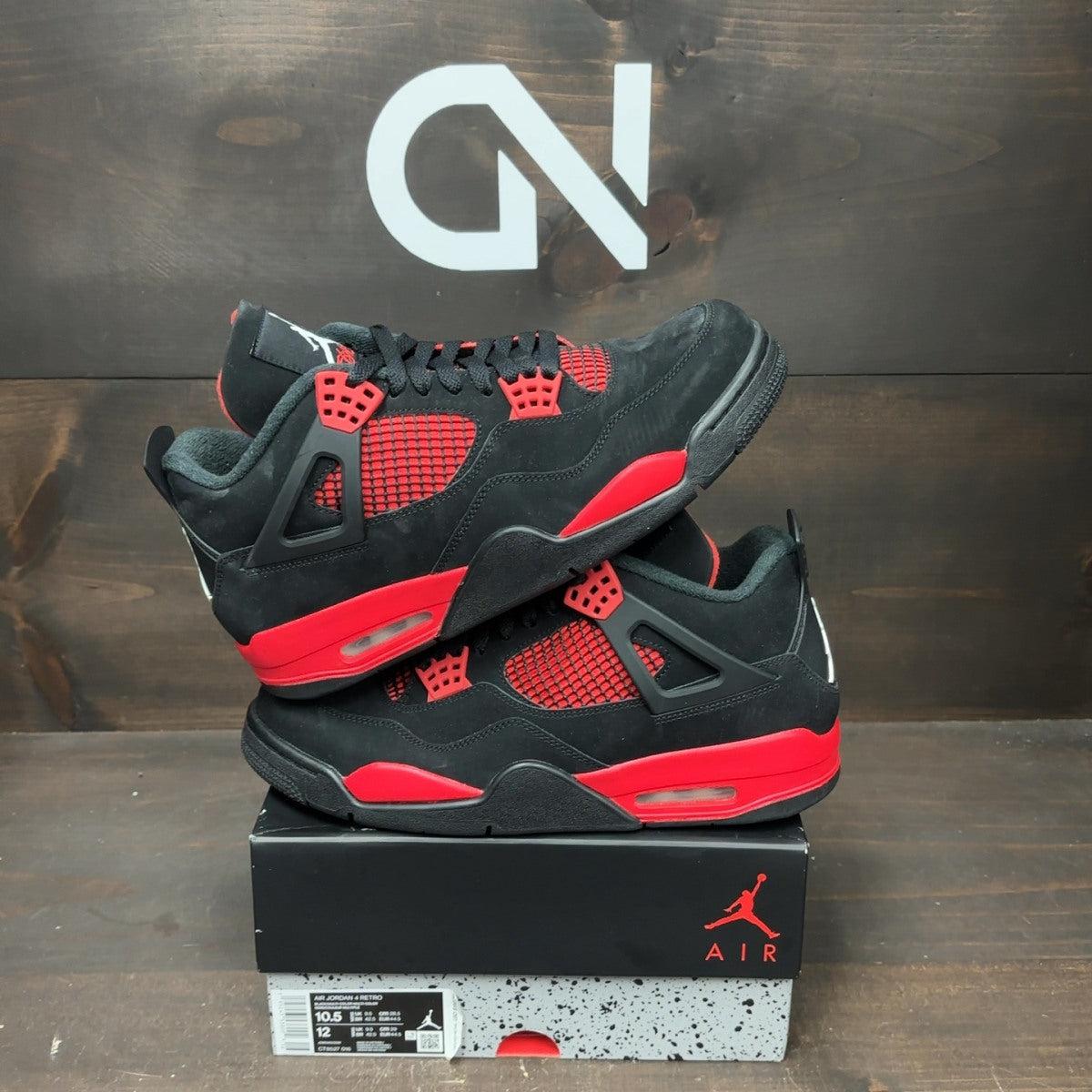 Jordan 4 Retro Red Thunder Size 10.5 (Pre-Owned)