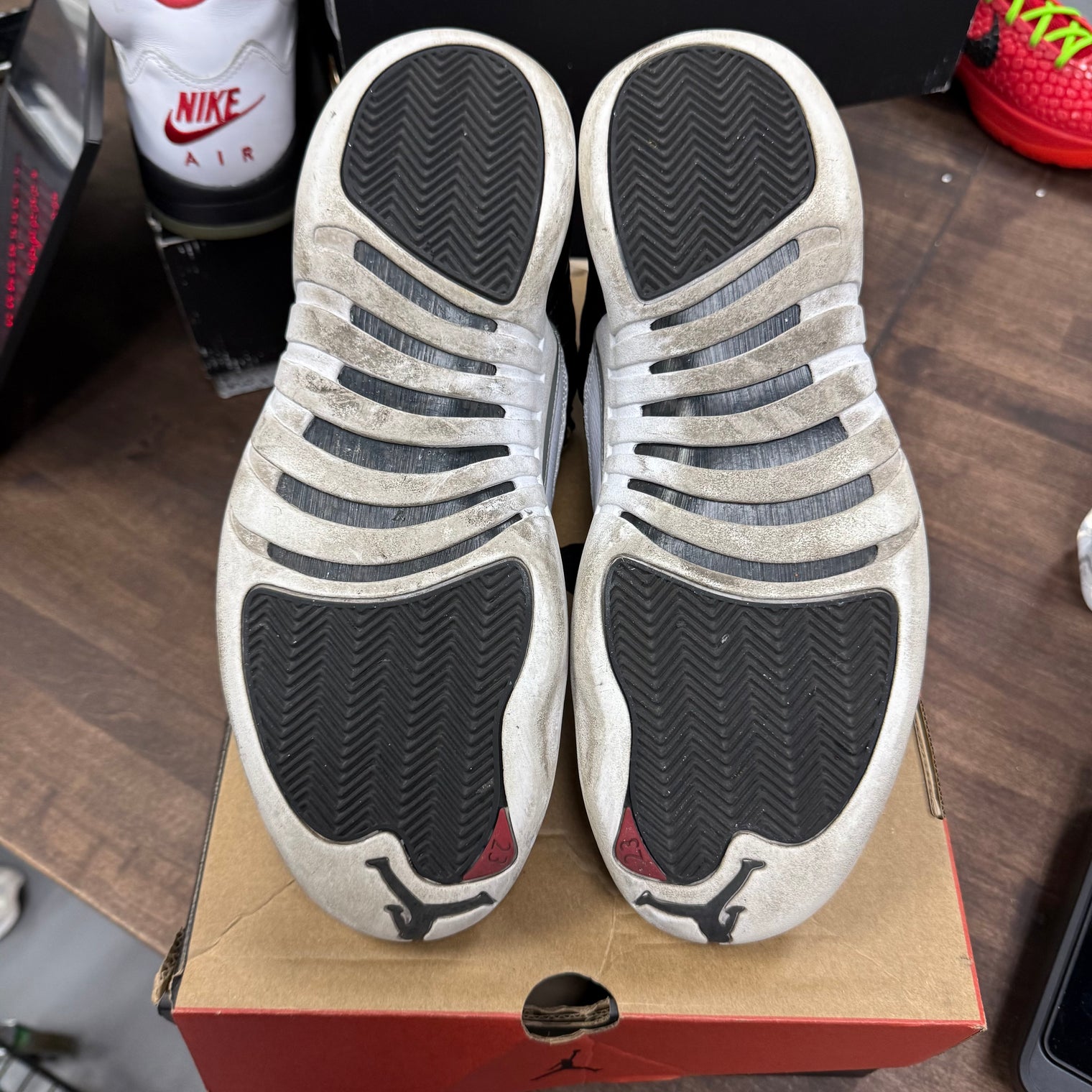Playoffs Jordan 12 Retro (USED)