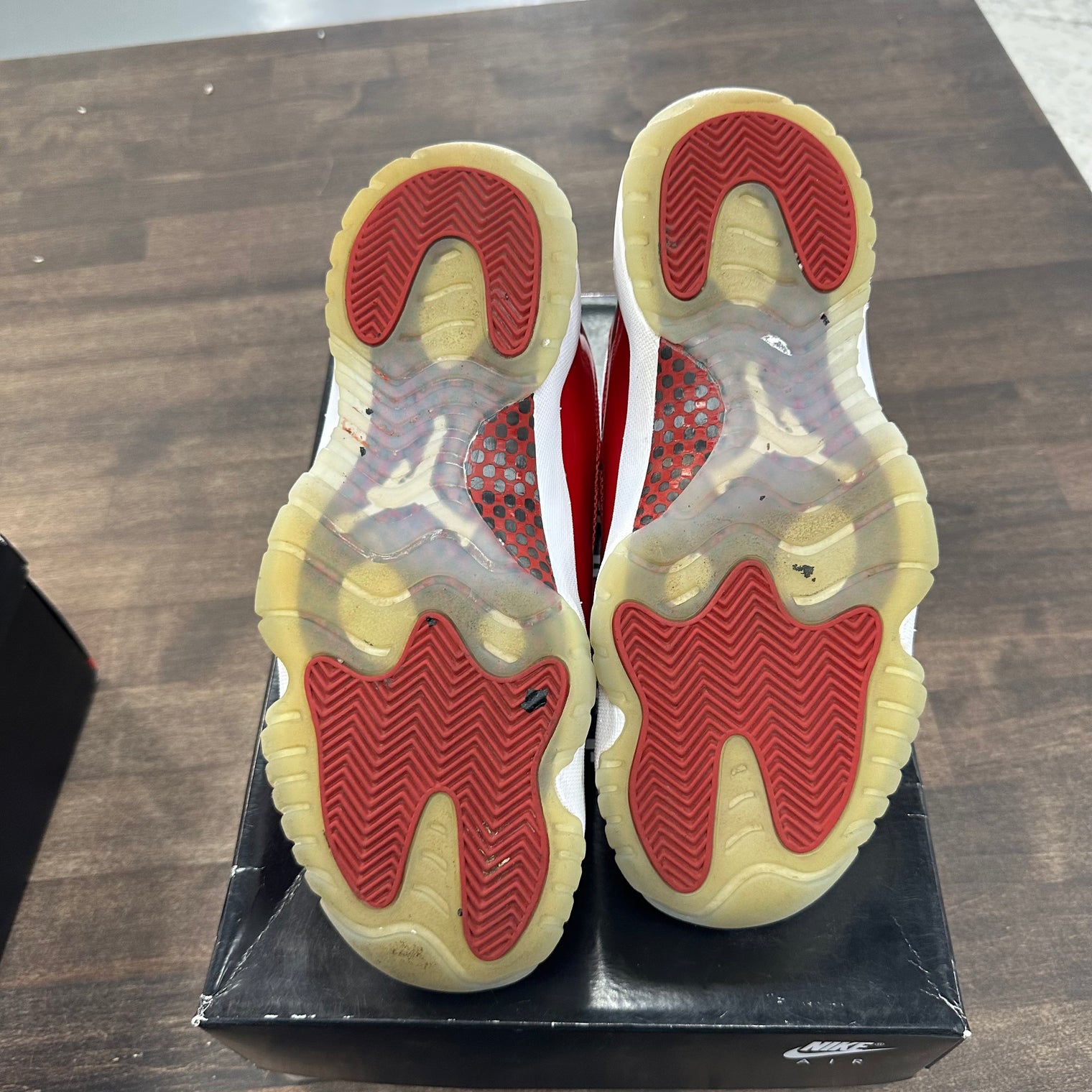 Cherry Jordan 11 (USED)
