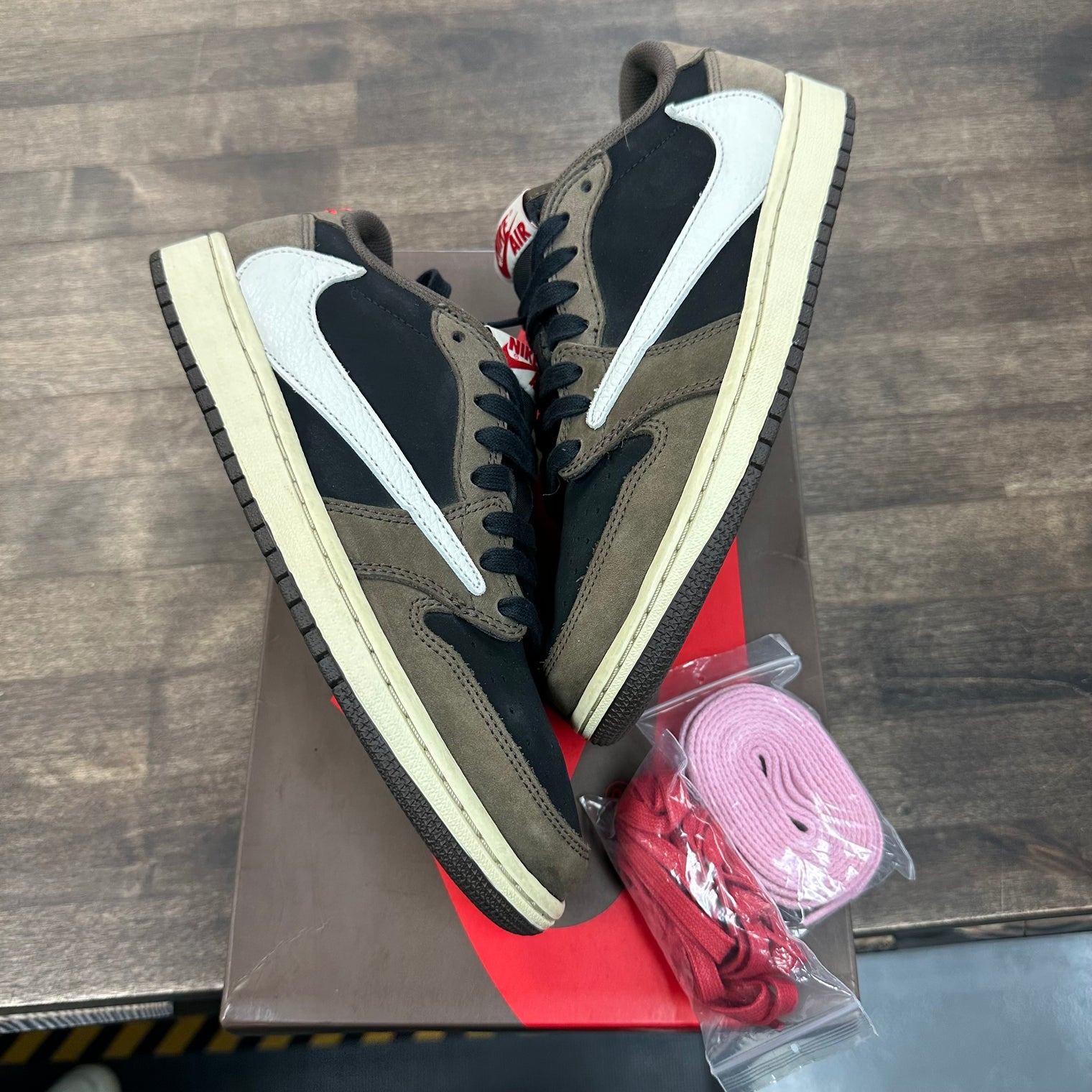 Travis Scott Mocha Jordan 1 Low OG (USED)
