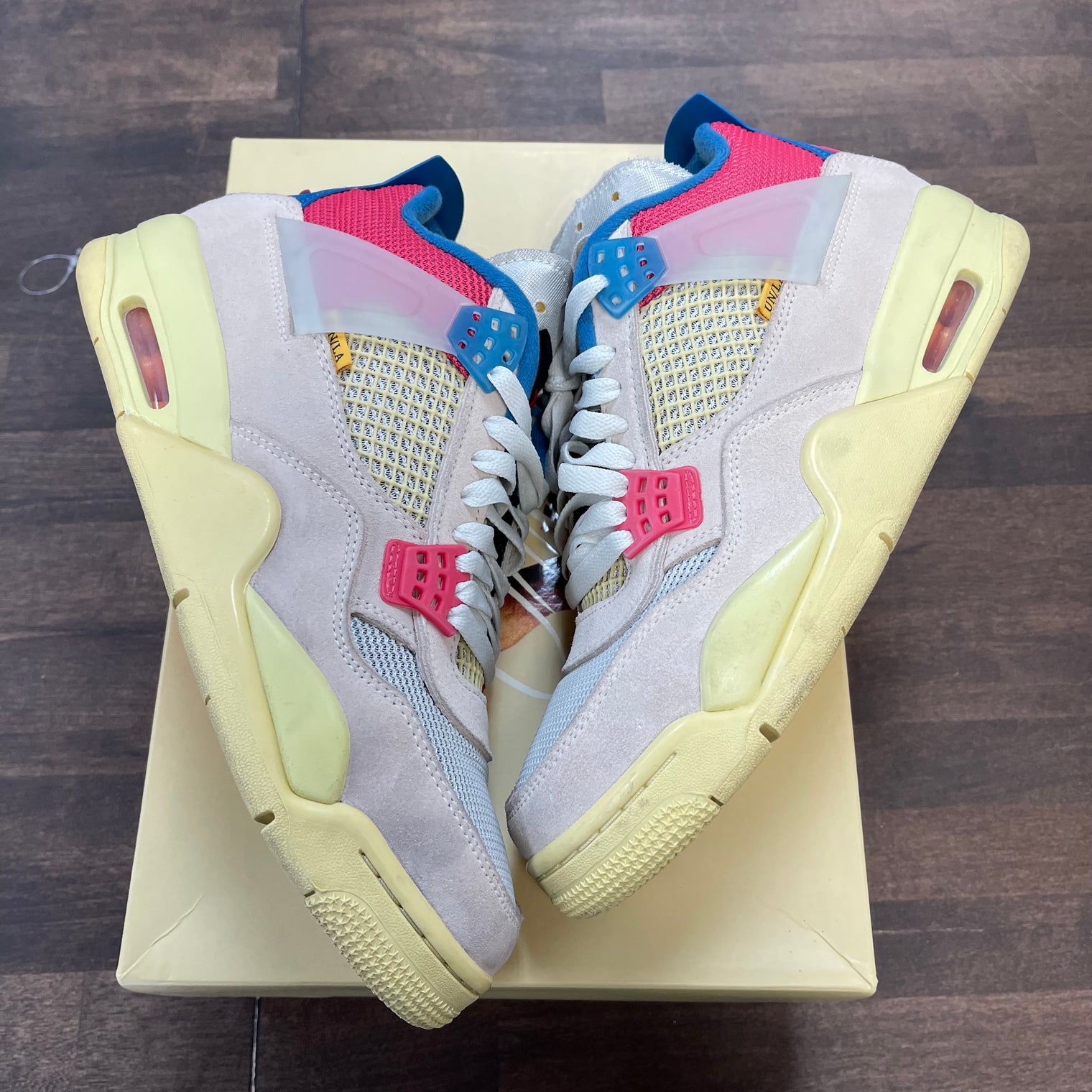 Union Guava Jordan 4 (USED)