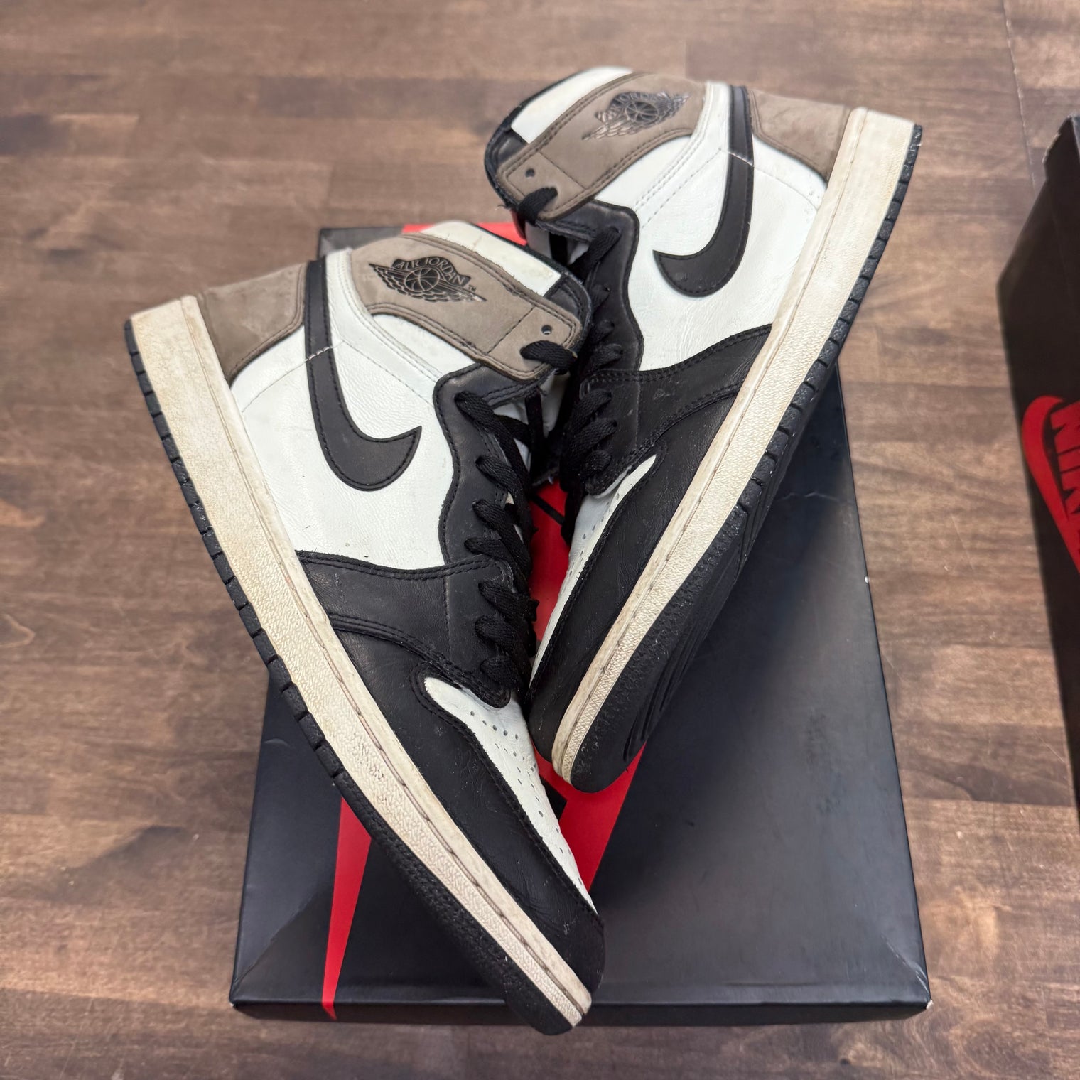 Dark Mocha Jordan 1 High (USED)