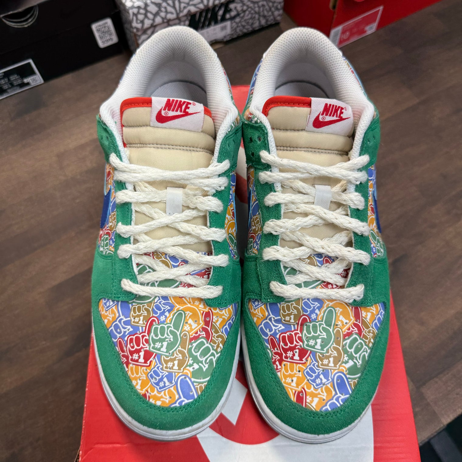 Foam Finger Nike Dunk Low (USED)