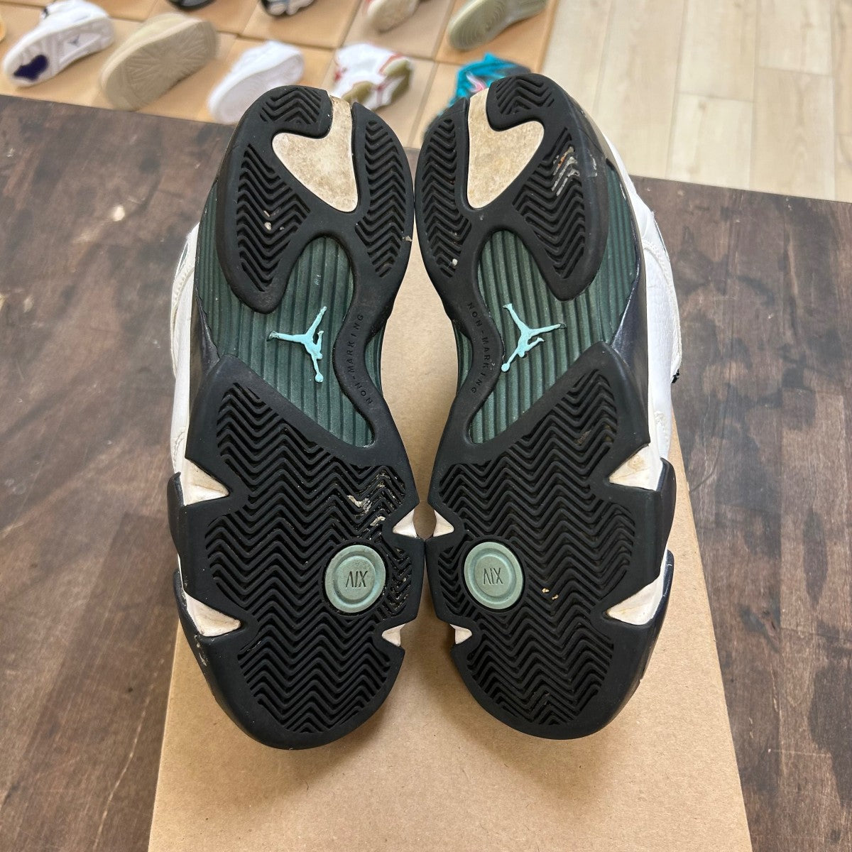 Jordan 14 Retro Oxidized Green (2016) (GS) Size 5Y (Pre-Owned) - Image 5