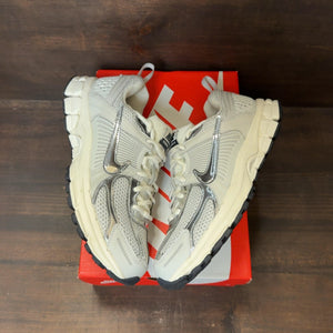 Nike Zoom Vomero 5 Photon Dust Chrome (GS) - Image 2