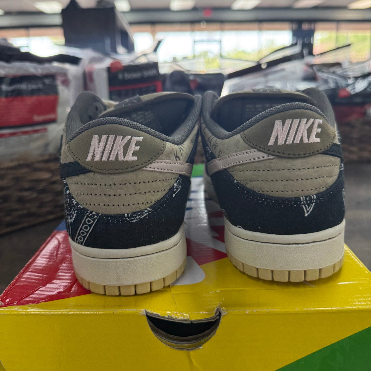 Nike SB Dunk Low Travis Scott Size 9.5 (Pre-Owned) - Image 4
