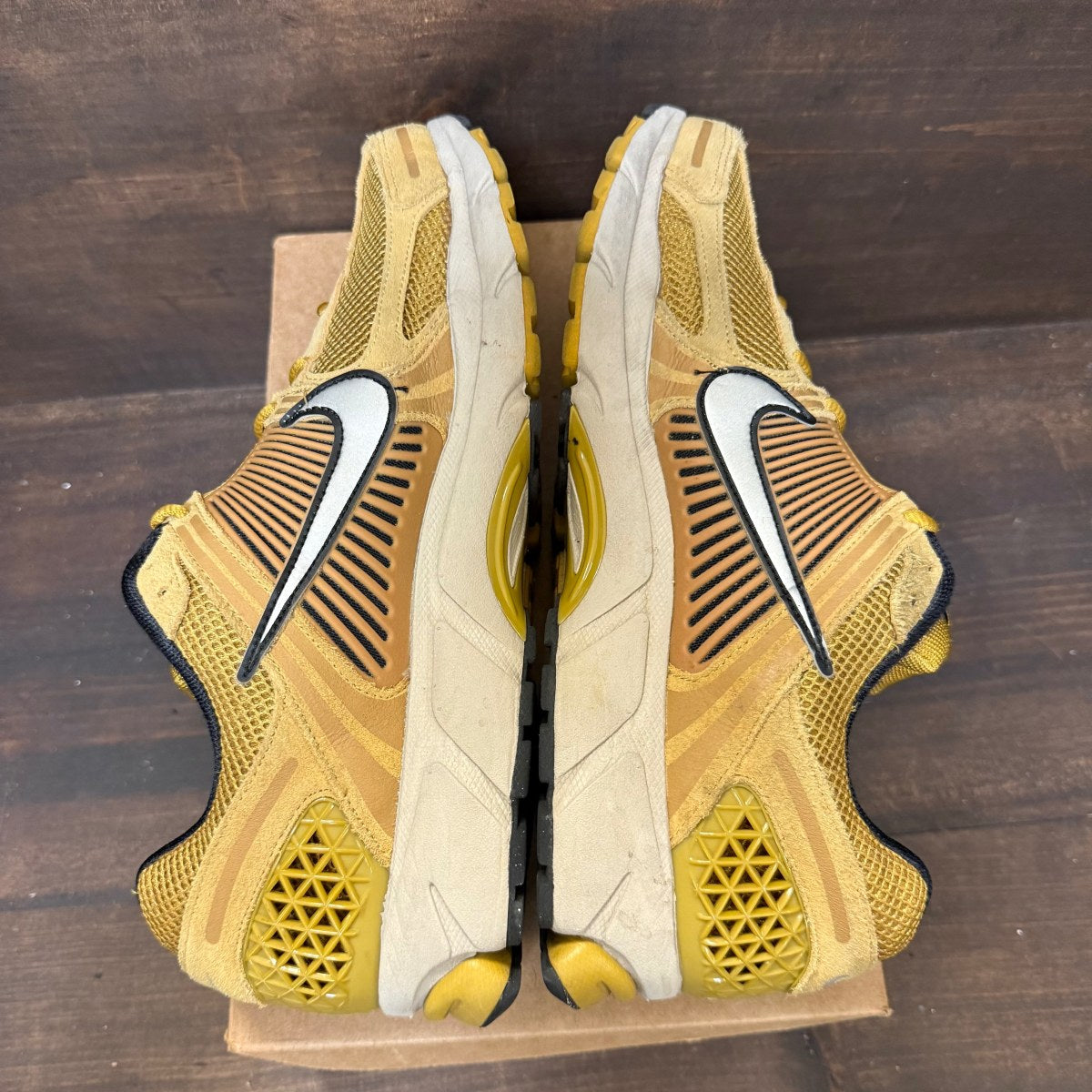 Nike Zoom Vomero 5 Ochre Flat Gold Size 13 (Pre-Owned) - Image 6
