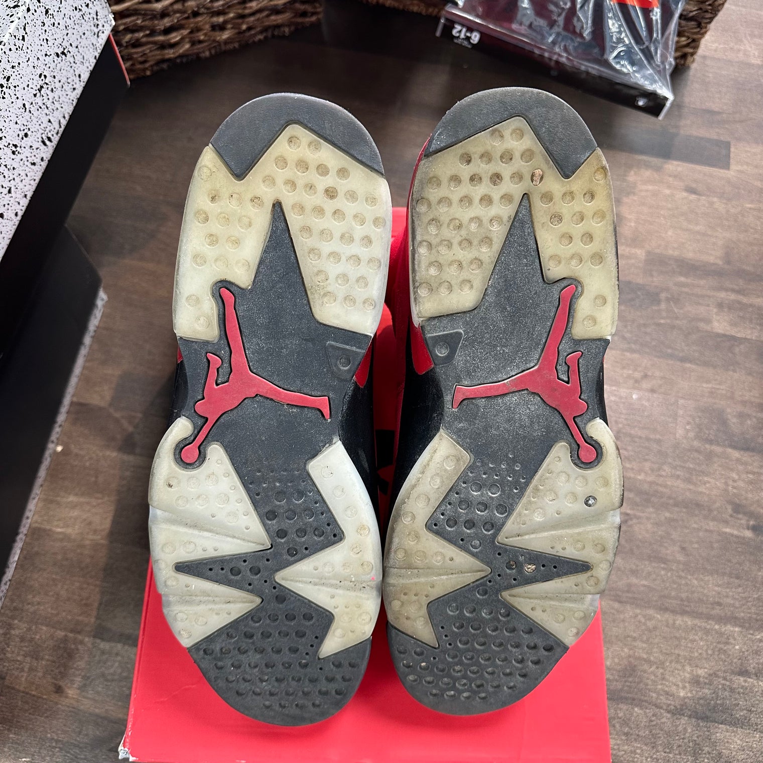 Toro Bravo Jordan 6 Retro (USED)