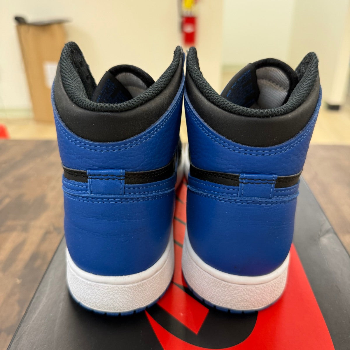 Jordan 1 Retro Royal (2017) (GS) - Image 3