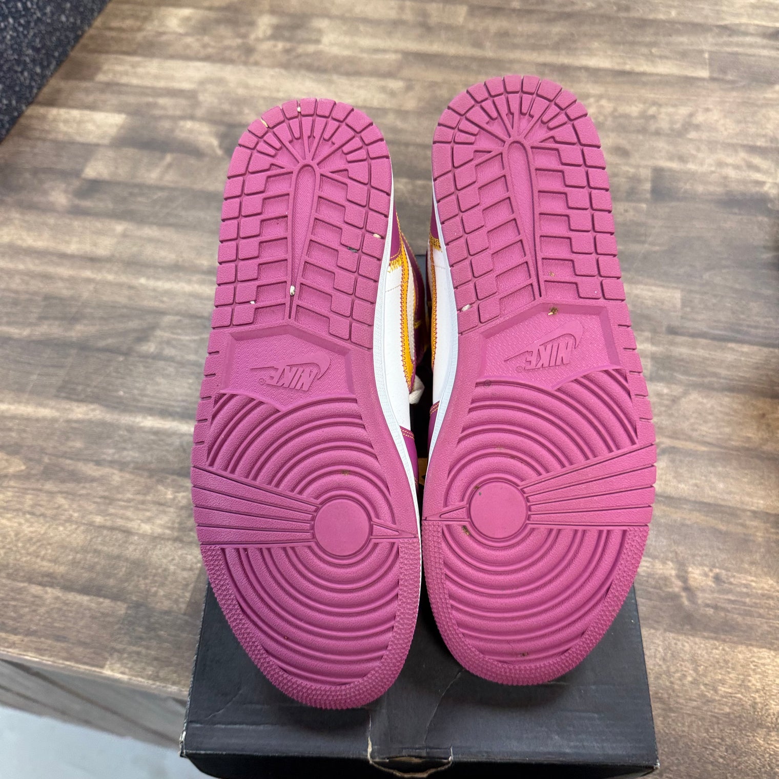 Dia De los Muertos Jordan 1 Mid (USED)