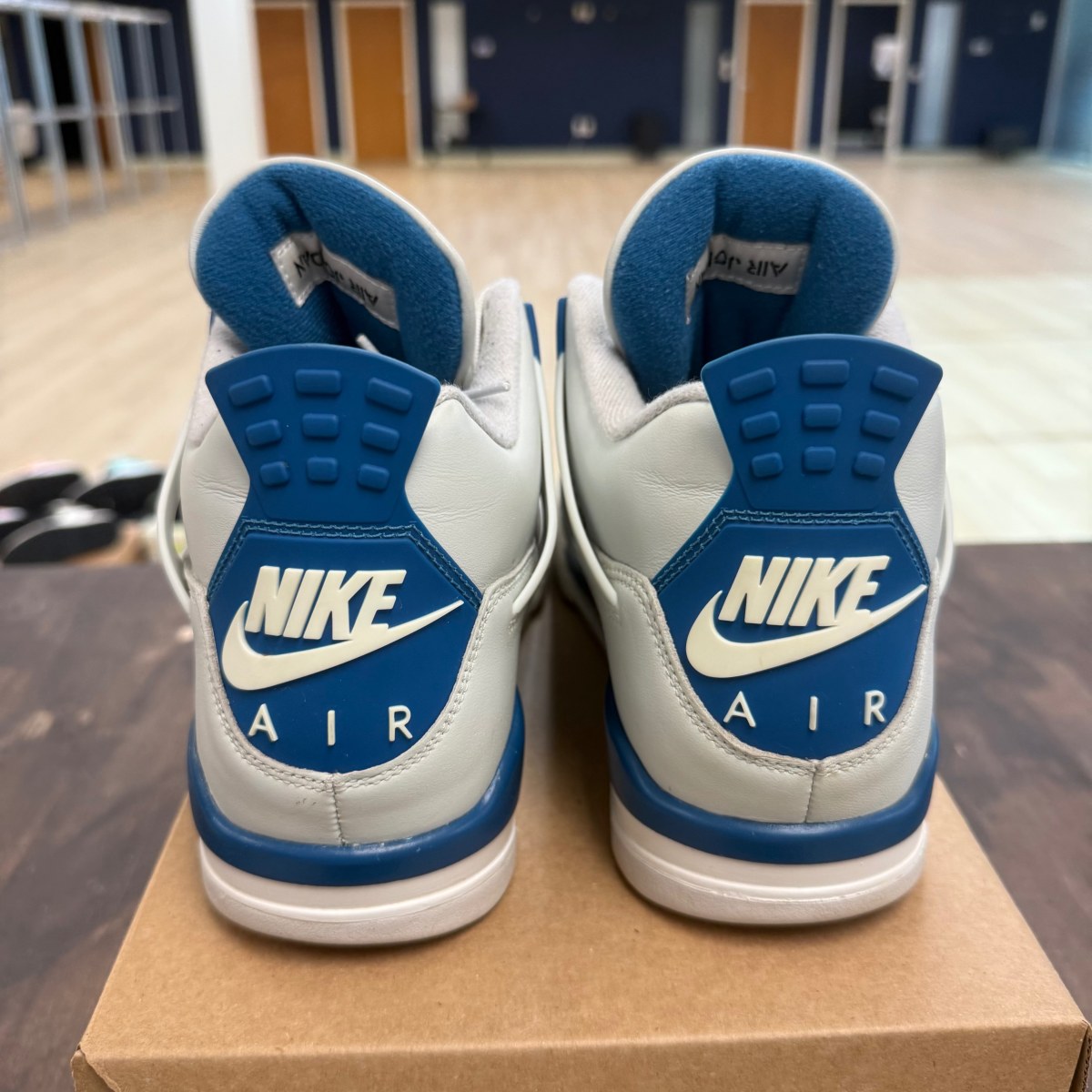Jordan 4 Retro Military Blue (2024) Size 10 (Pre-Owned) - Image 4