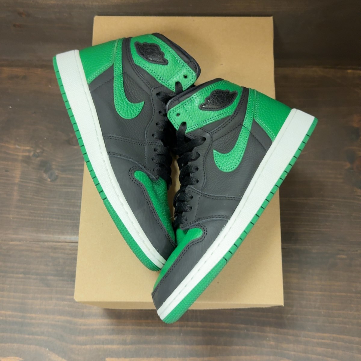 Jordan 1 Retro High Pine Green Black (GS) Size 6Y (Pre-Owned) - Image 2