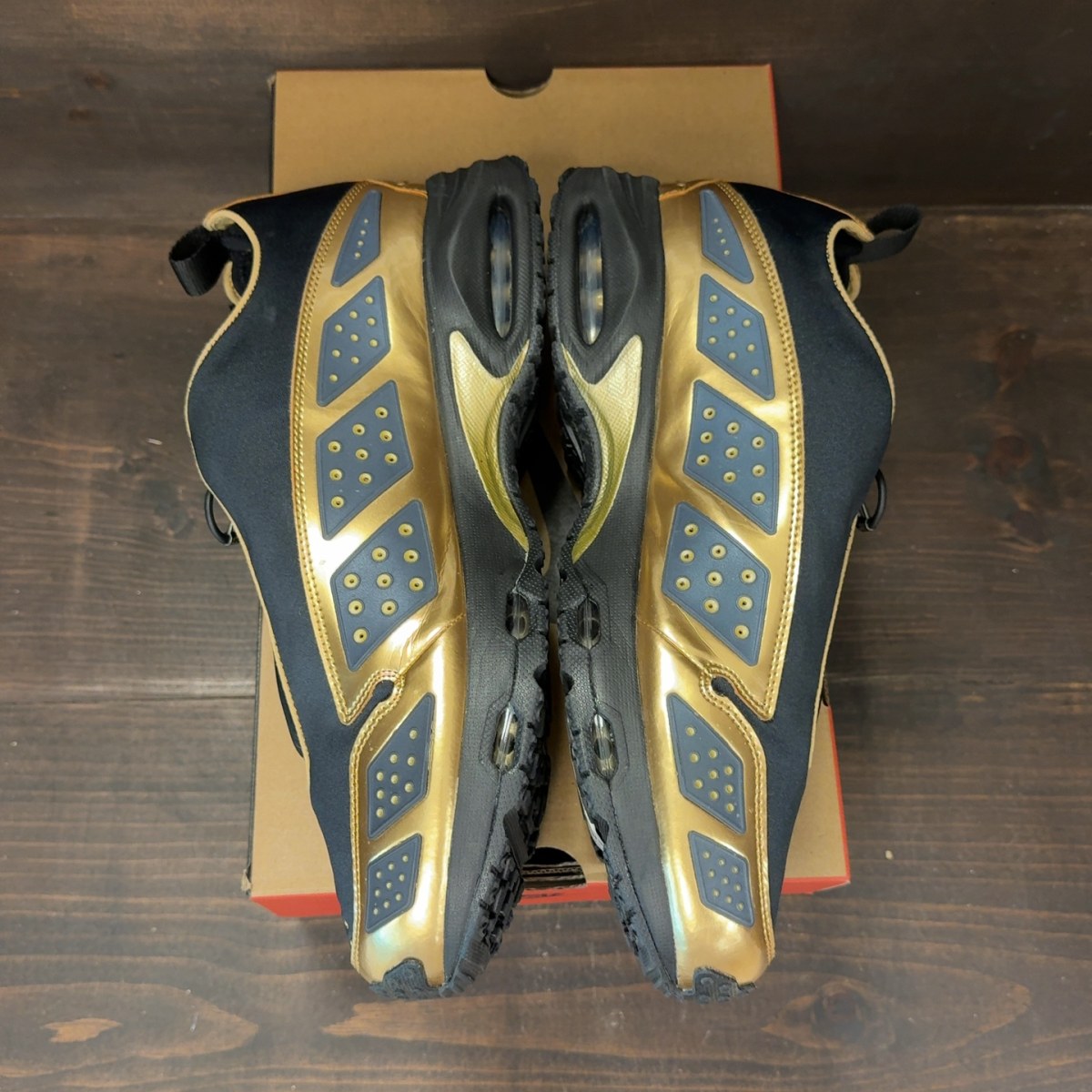 Nike Air Max Sunder Black Dark Smoke Grey Metallic Gold (Women's) - Image 4