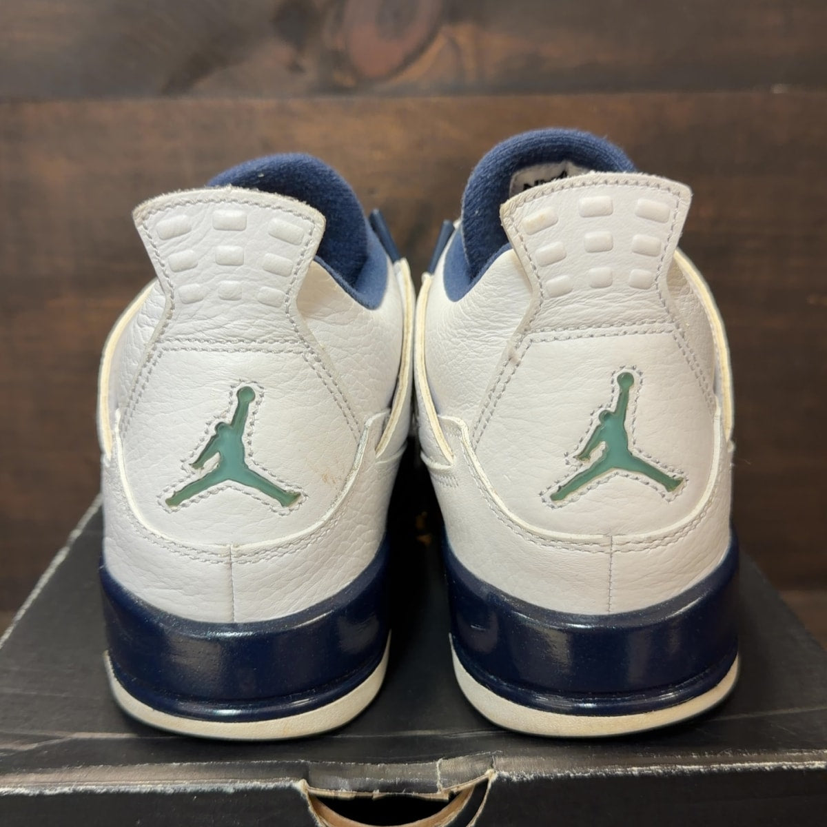 Jordan 4 Retro Columbia (2015) (GS) - Image 4