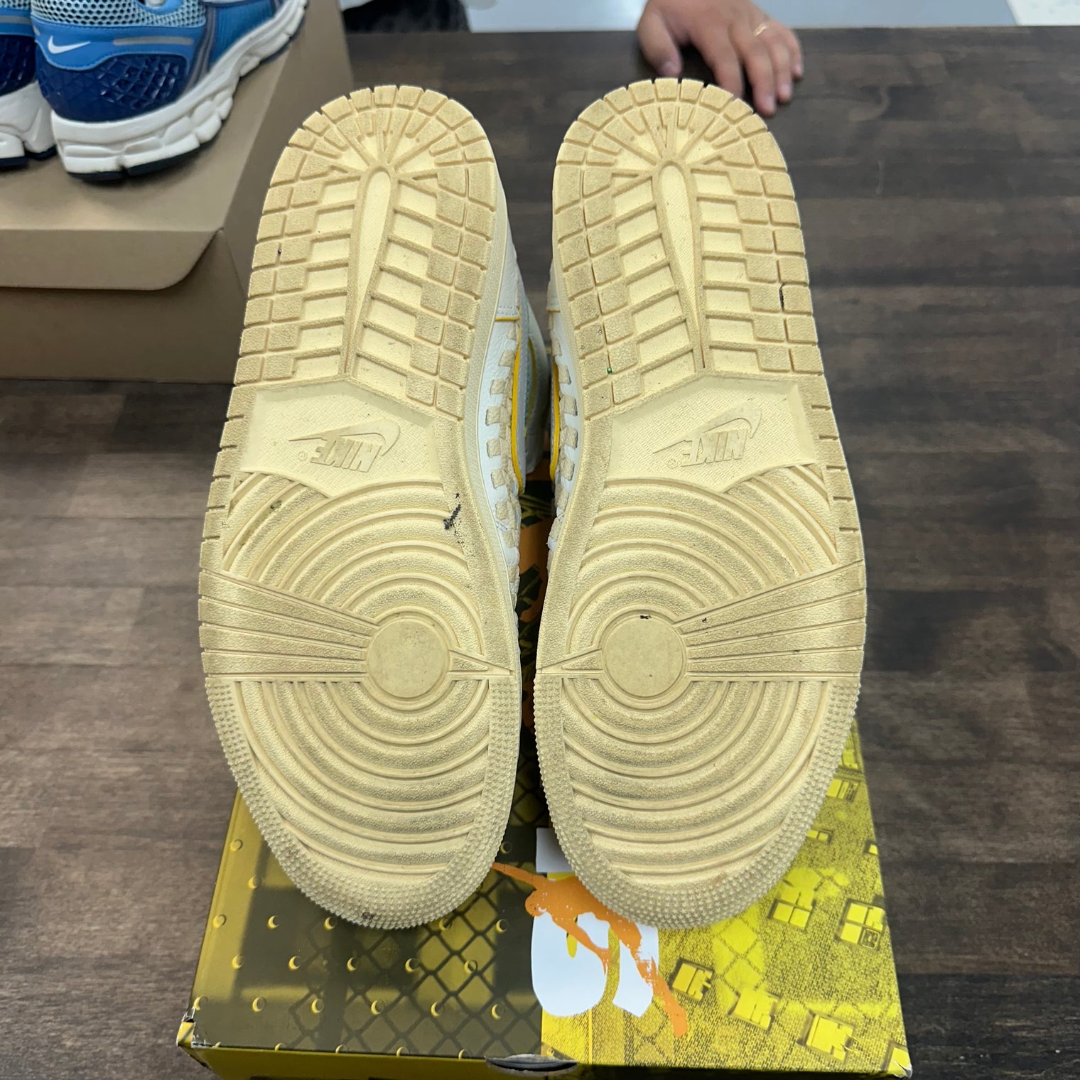 Beauty Supply Jordan 1 High (USED)