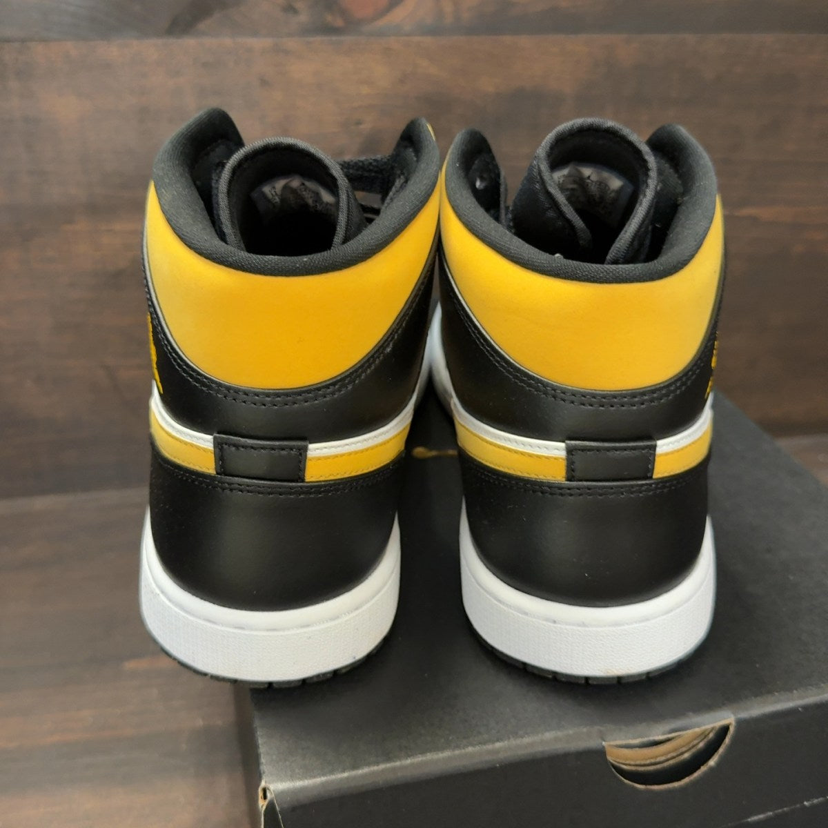 Jordan 1 Mid White Pollen Black - Image 4