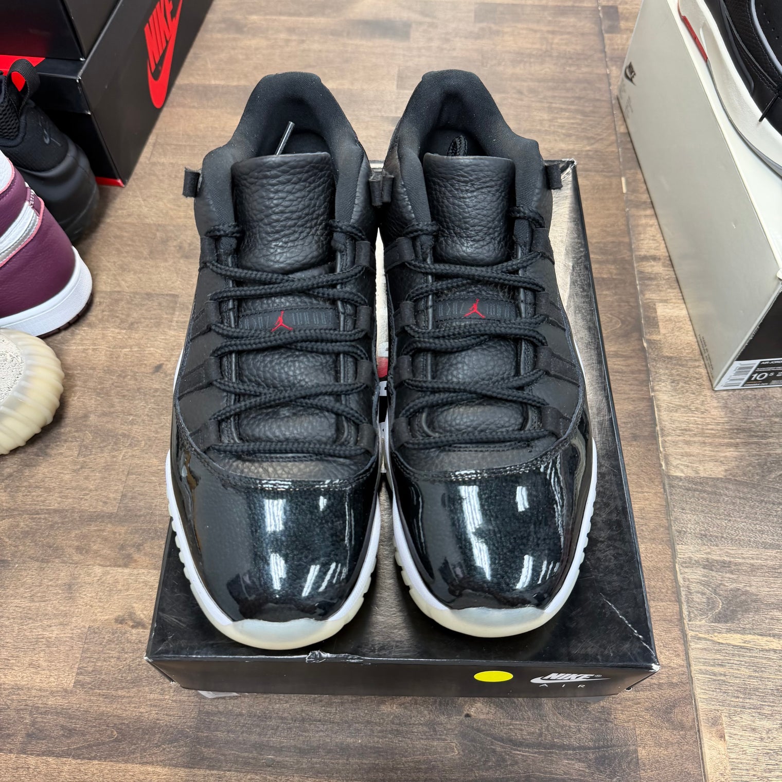 72-10 Jordan 11 Retro Low (USED)