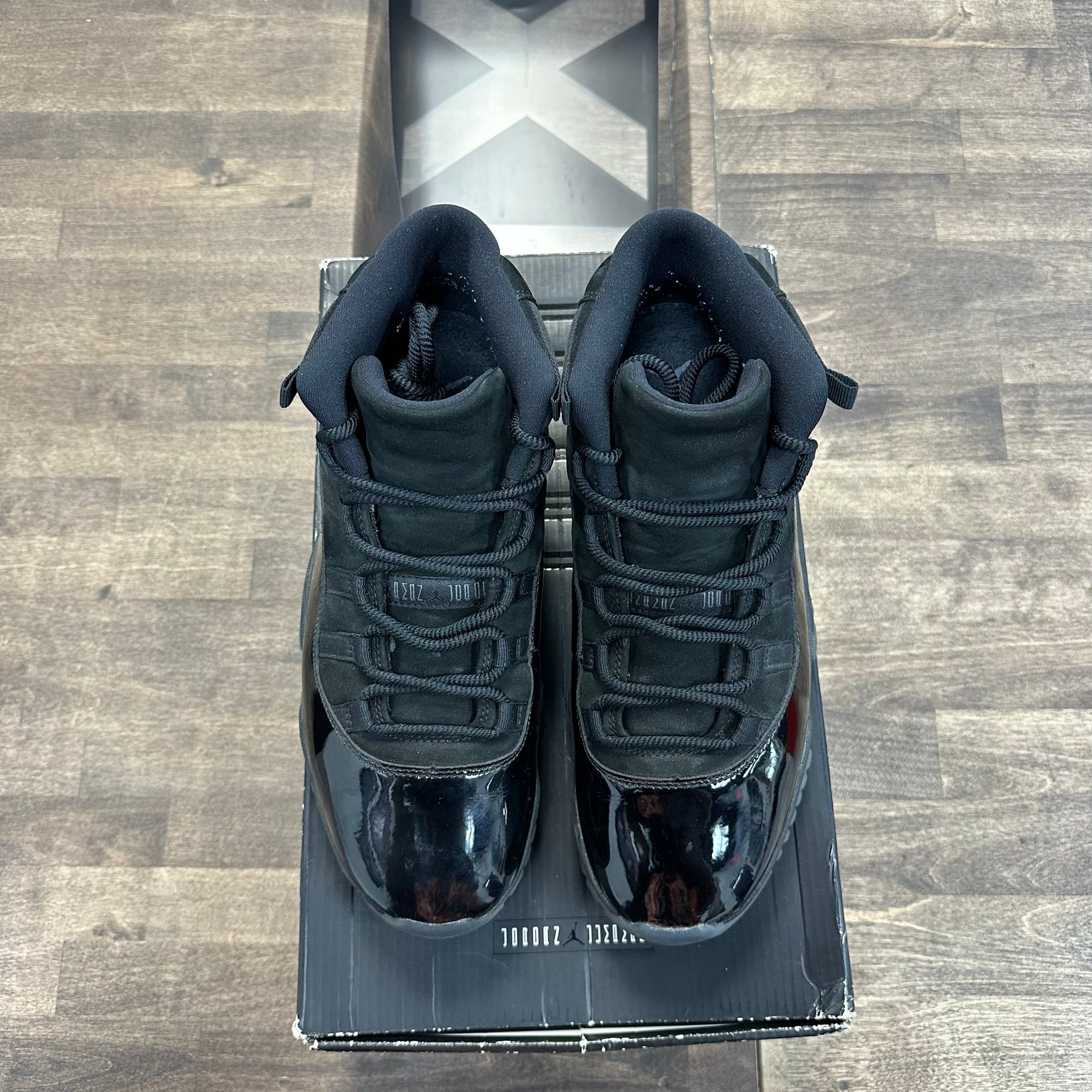 Cap and Gown Jordan 11 Retro (USED)