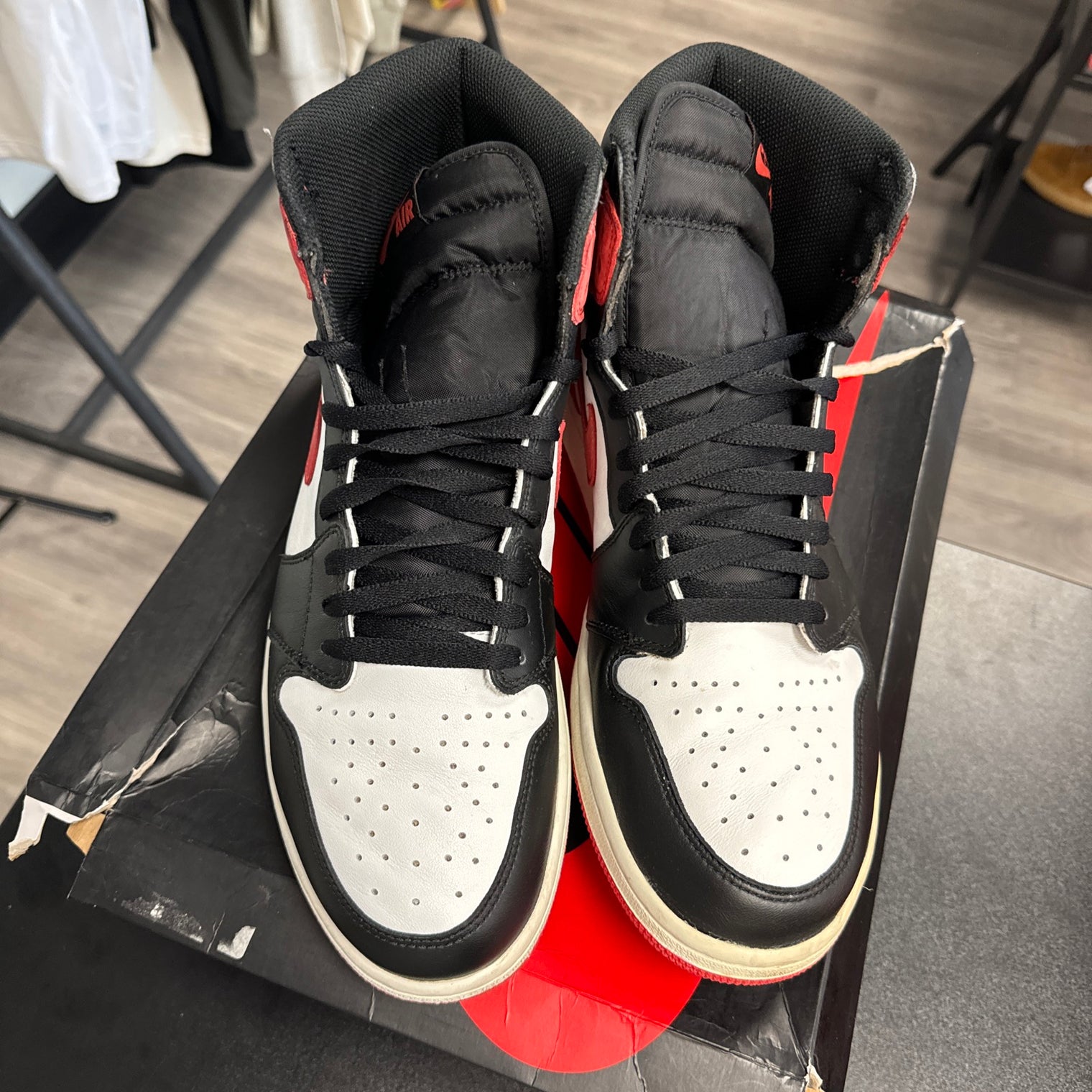 Track Red Jordan 1 High (USED)