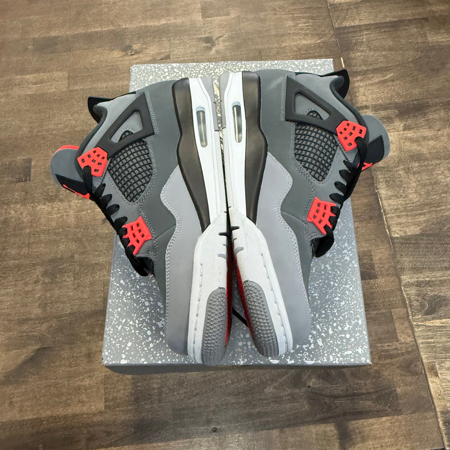 Infrared Jordan 4 Retro (USED)