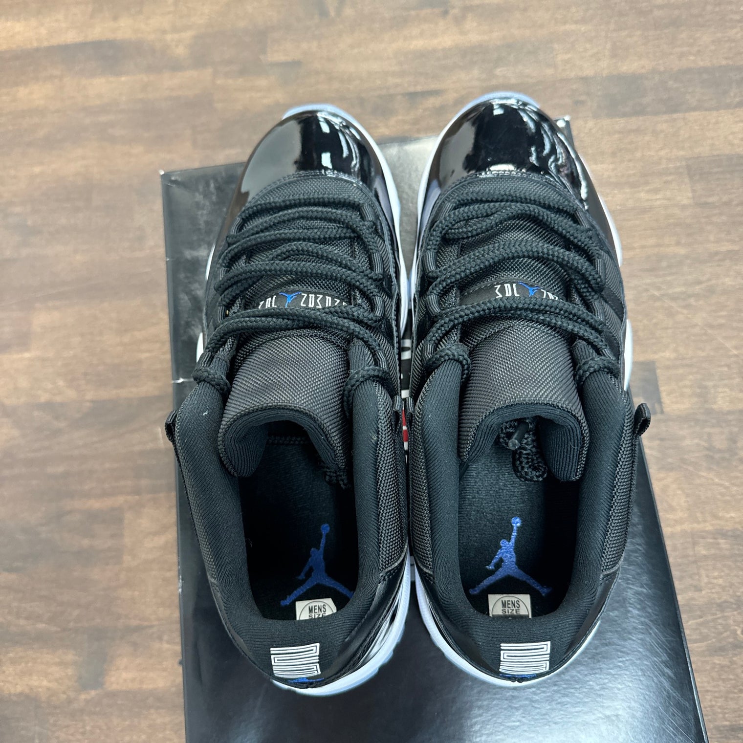 Space Jam Jordan 11 Low (USED, odor)