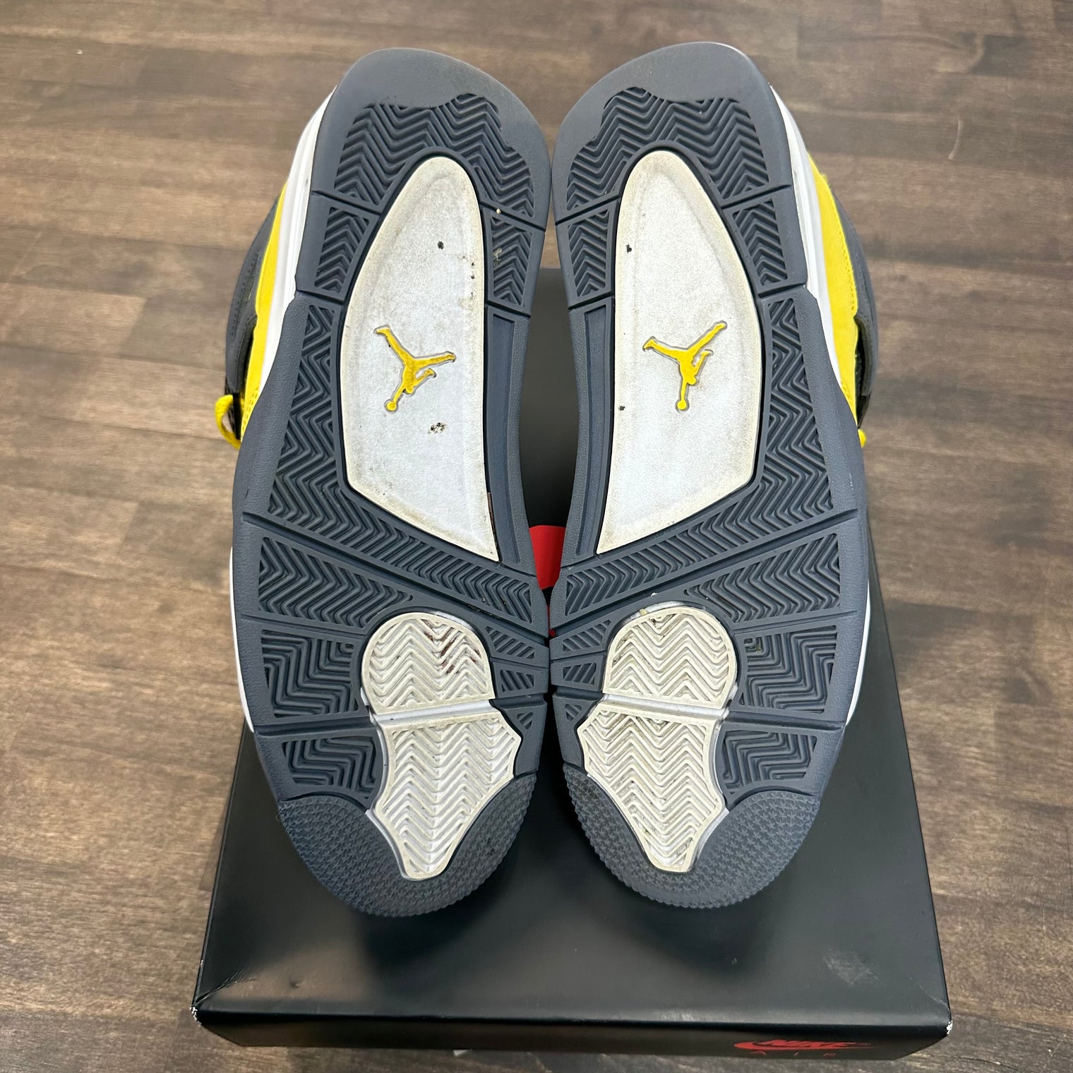 Lightning Jordan 4 (USED, Replacment box)