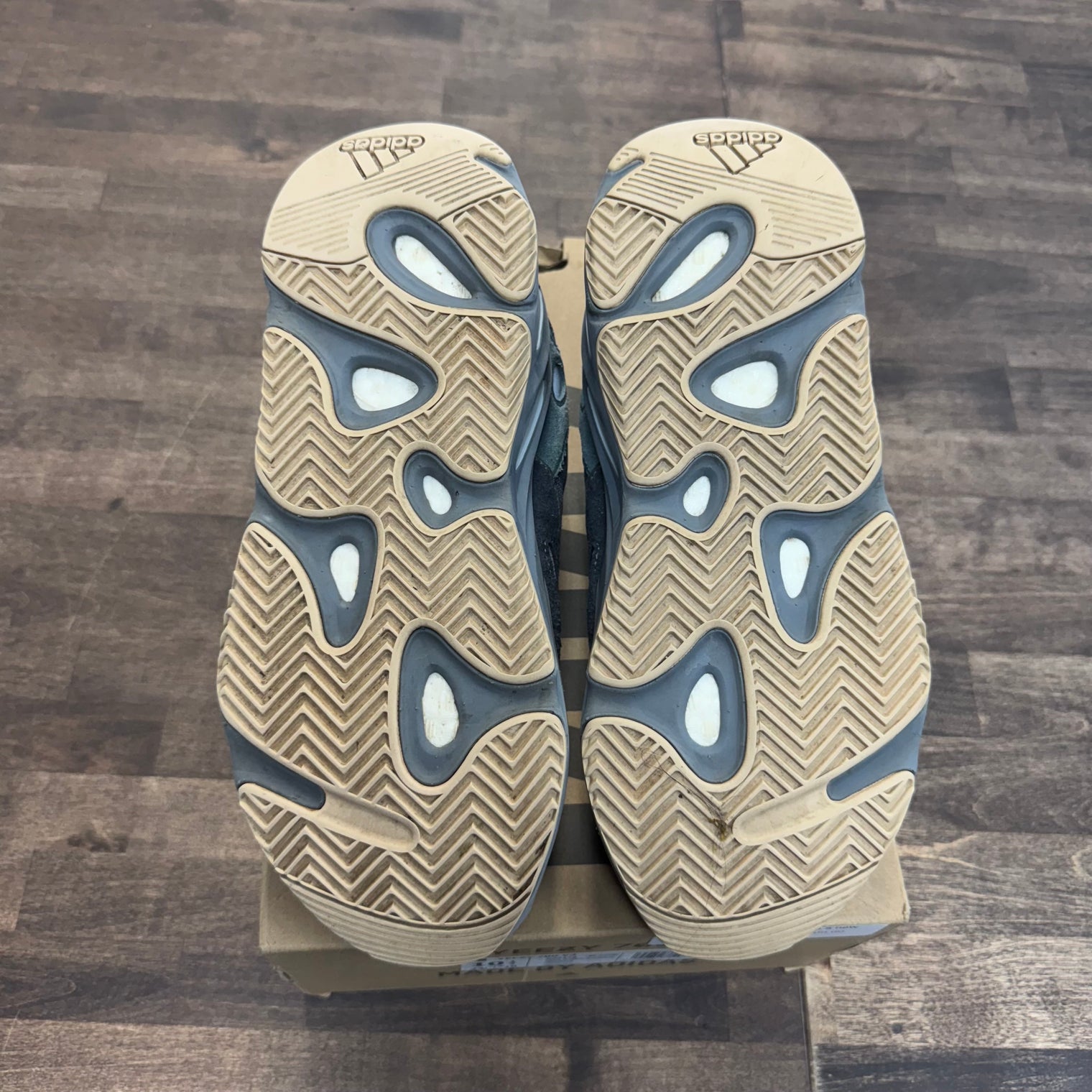 Teal Blue Yeezy 700 (USED, Replacement Box)