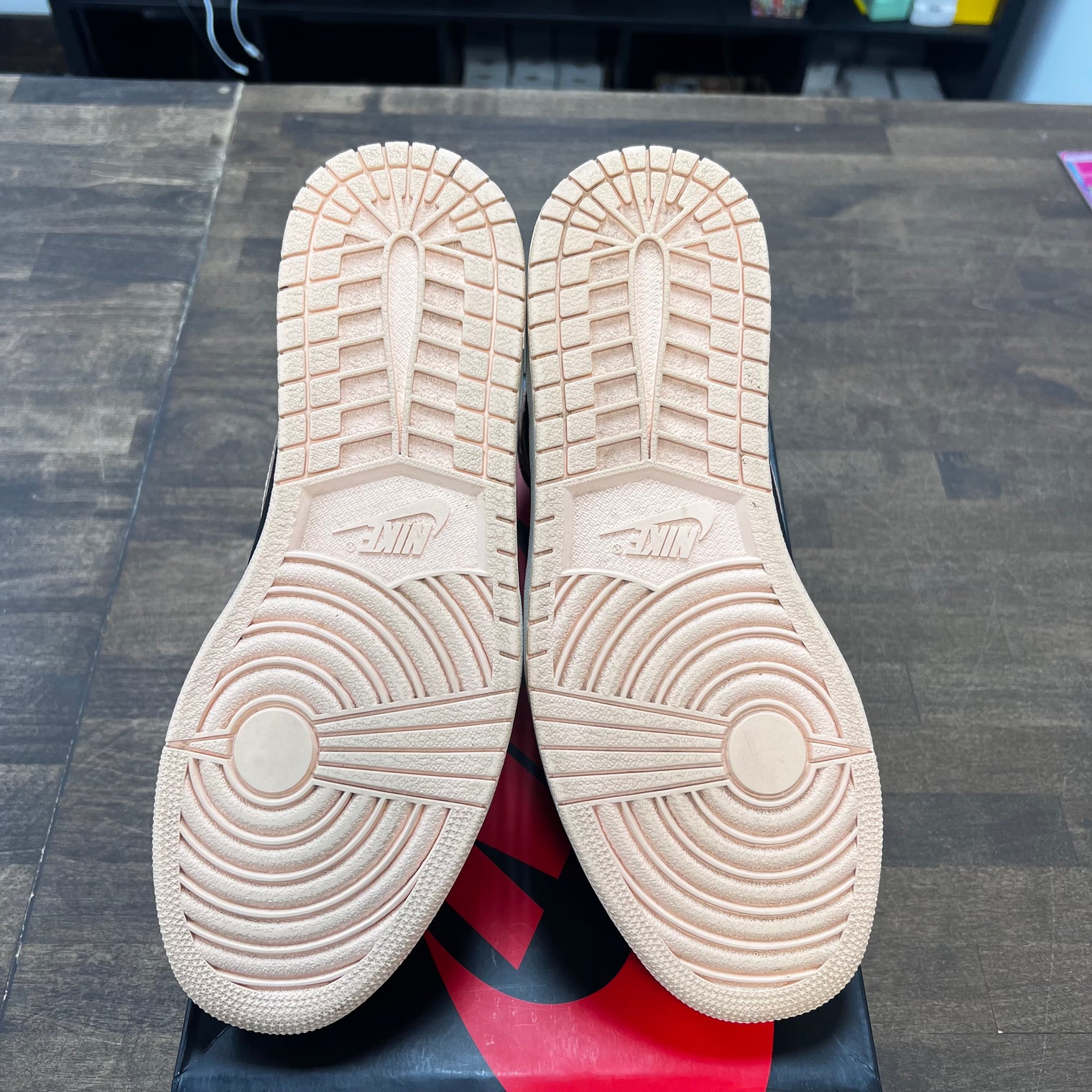 Crimson Tint Jordan 1 High OG (USED)