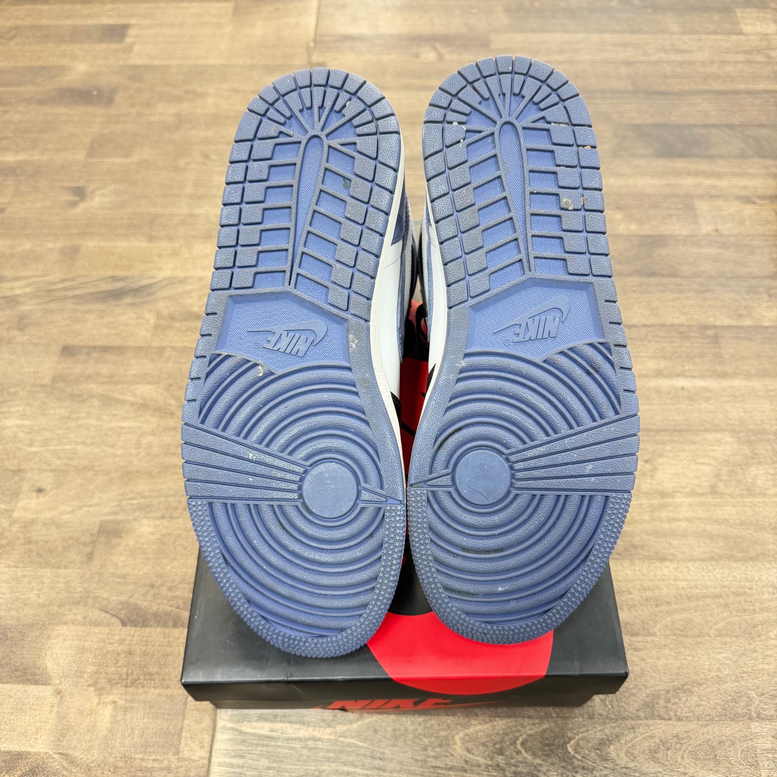 Jordan 1 Retro High Blue Moon (US 9) (USED)