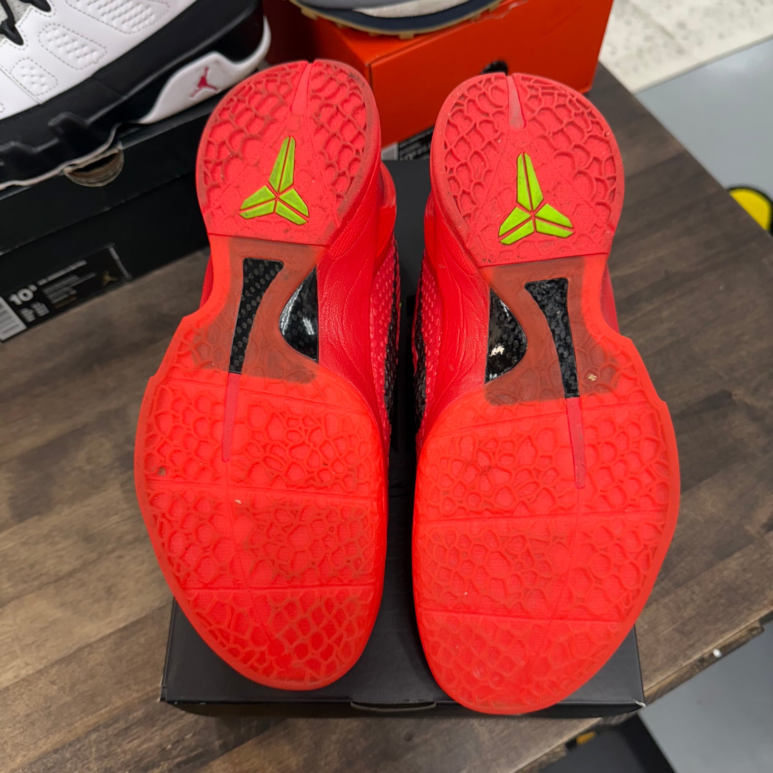 Reverse Grinch Kobe 6 Protro (USED)