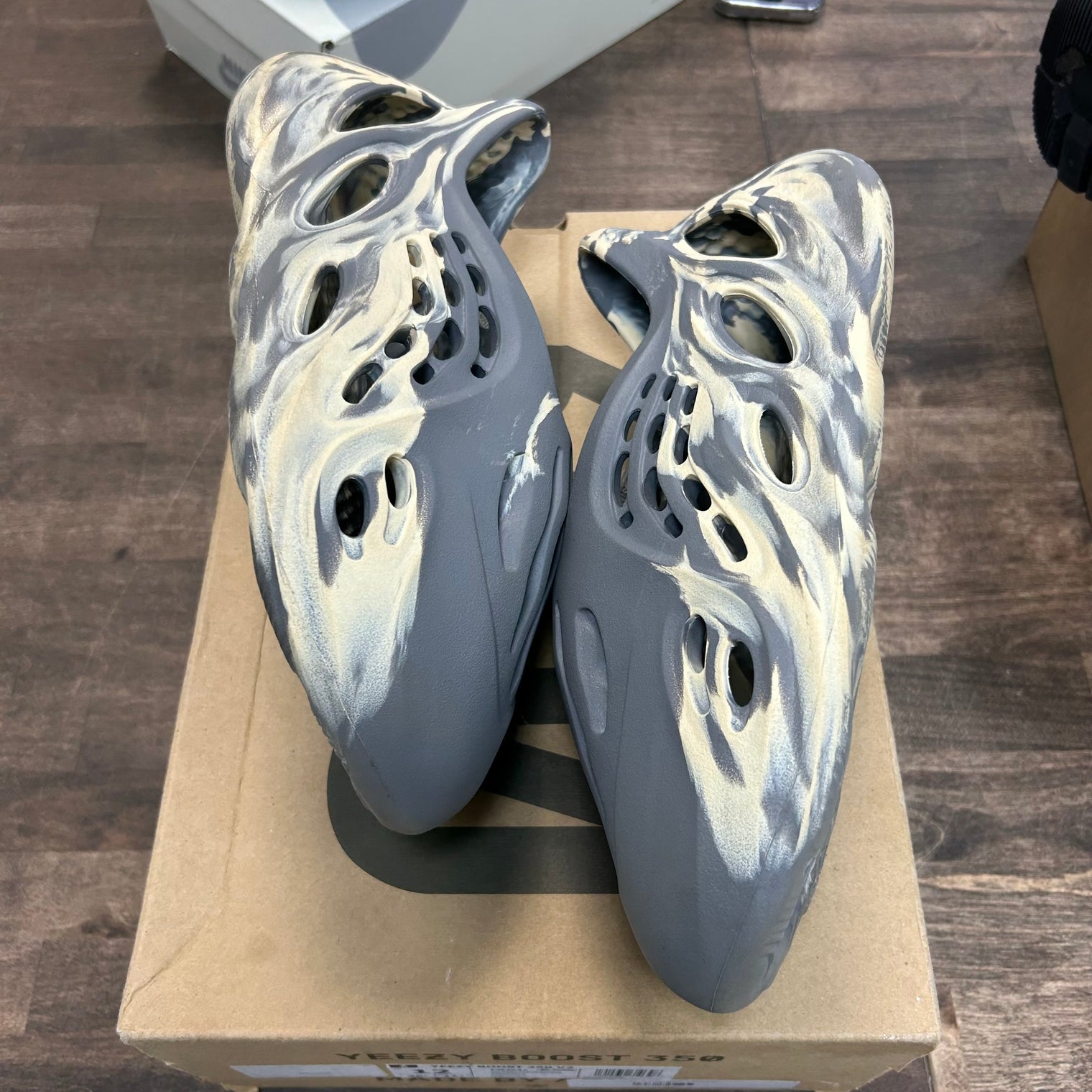 MXT Moon Grey Yeezy Foam RNNR (USED, Replacement Box)