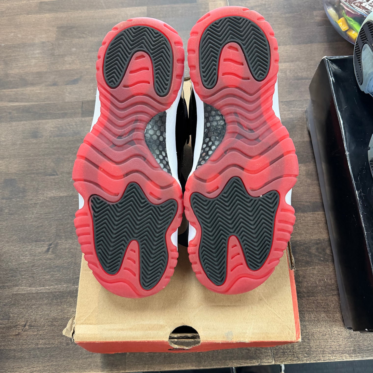 Bred Jordan 11 Low Retro (2025) (USED)