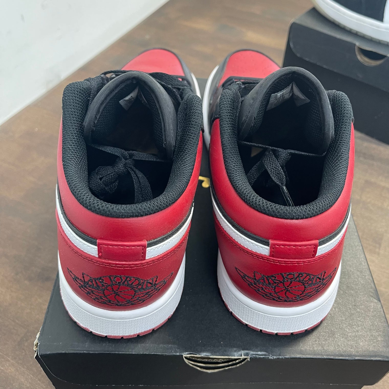 Alternate Bred Toe Jordan 1 Low (USED)